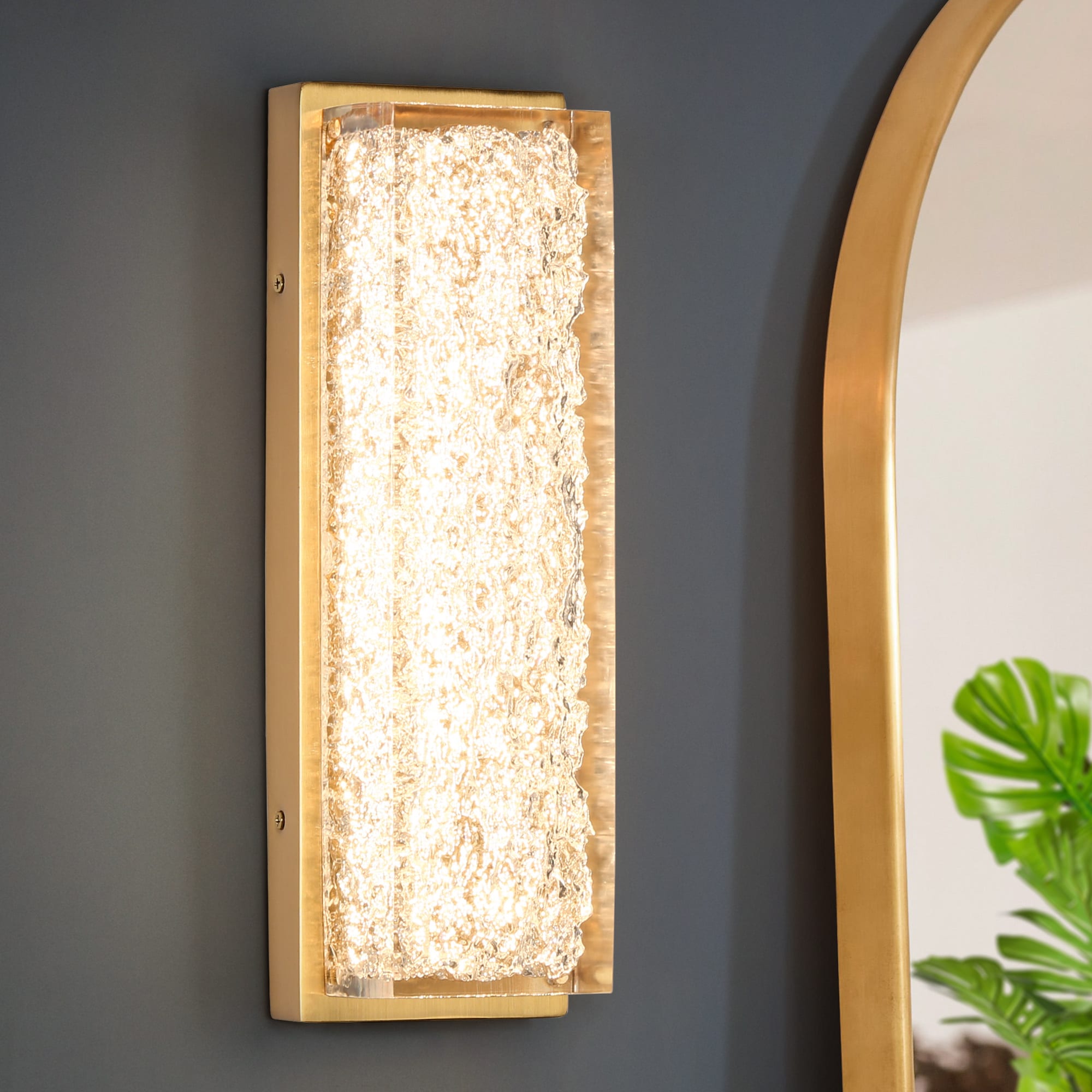 ZEVNI L3QA6BU2W5259S89 Gleam 4.3-in W 1 -Light Brushed Gold Transitional Integrated LED Wall Sconce