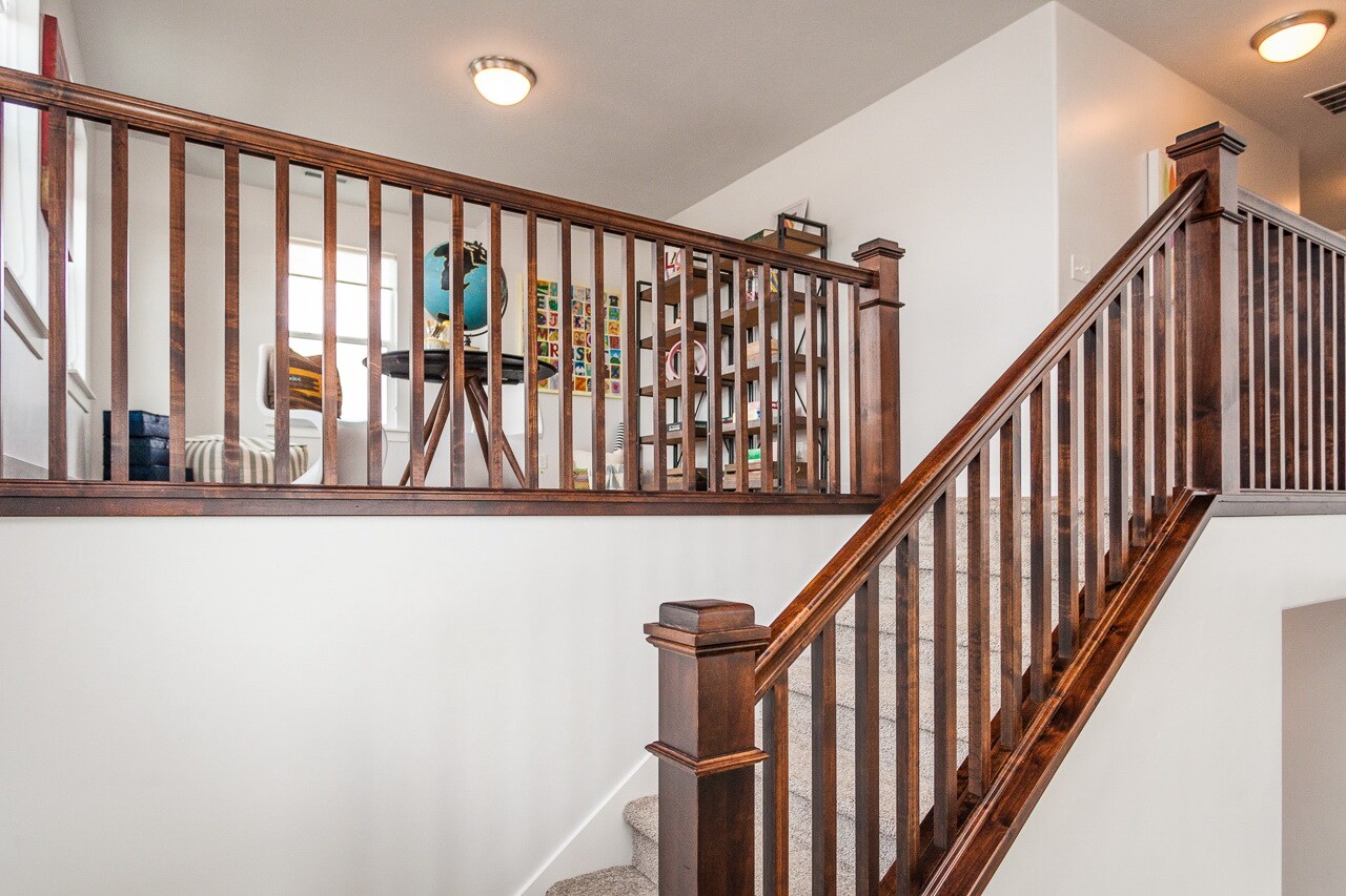 L.J. Smith Stair Systems 506042ETHMK Interior-Stairpart-Balusters - View #3