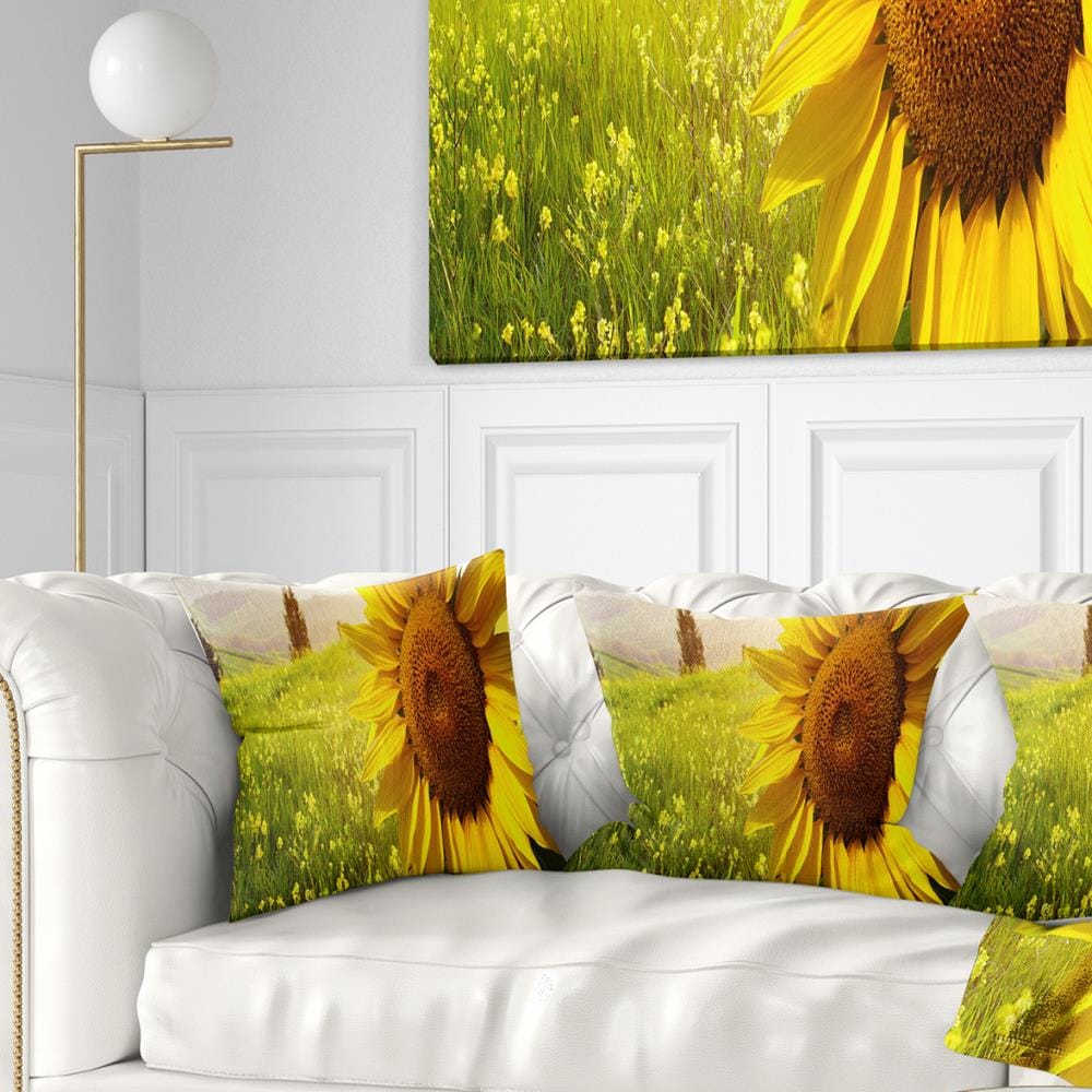 Designart CU9438-18-18 18-in x 18-in Yellow Indoor Decorative Pillow
