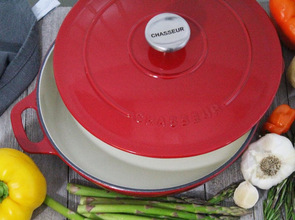 Chasseur French Enameled Cast Iron Braiser with Lid, 2.6-Quart, Red -  Dishwasher Safe - Dutch Oven in the Cooking Pots department at