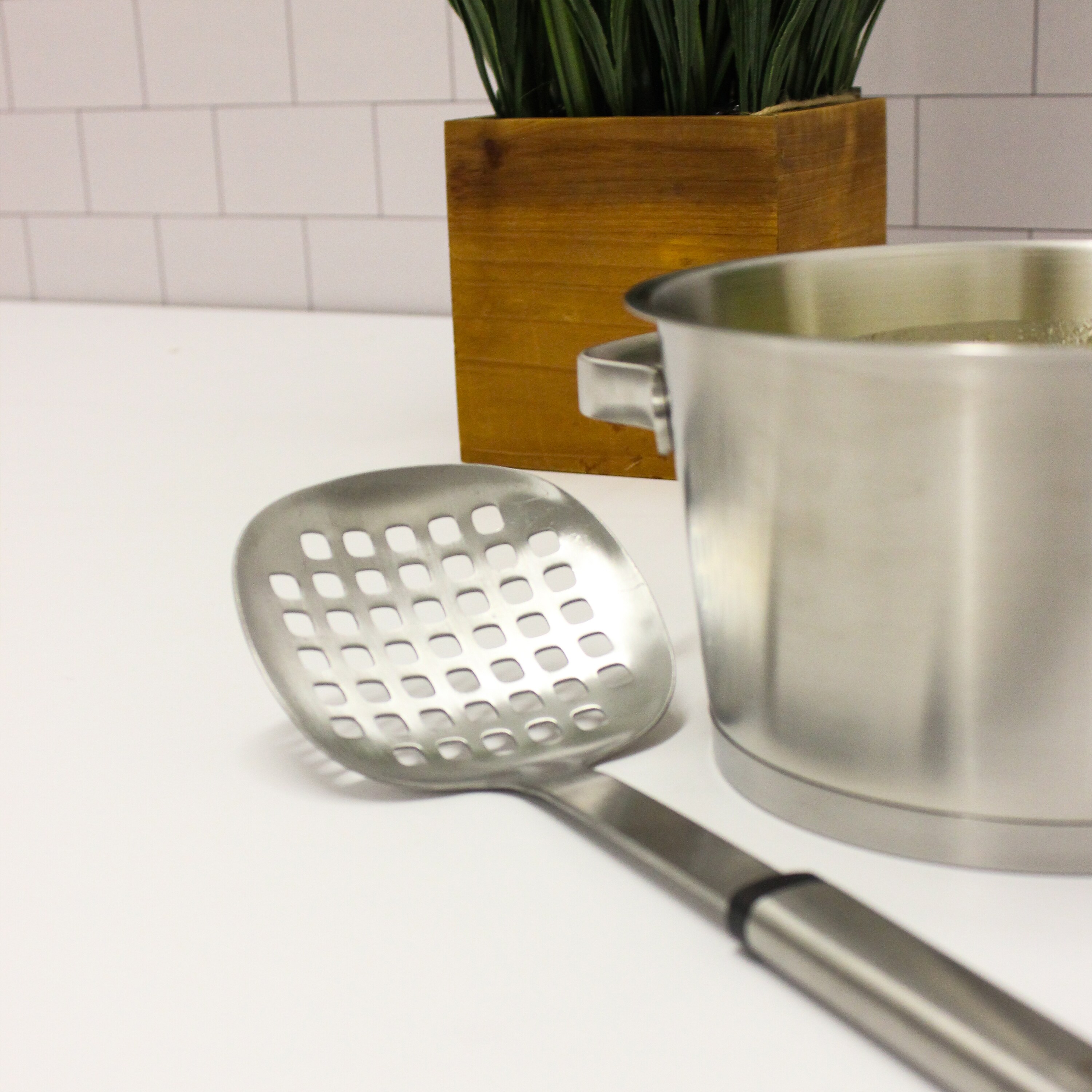 BergHOFF Stainless Steel Skimmer with Mirror Finish, Durable and