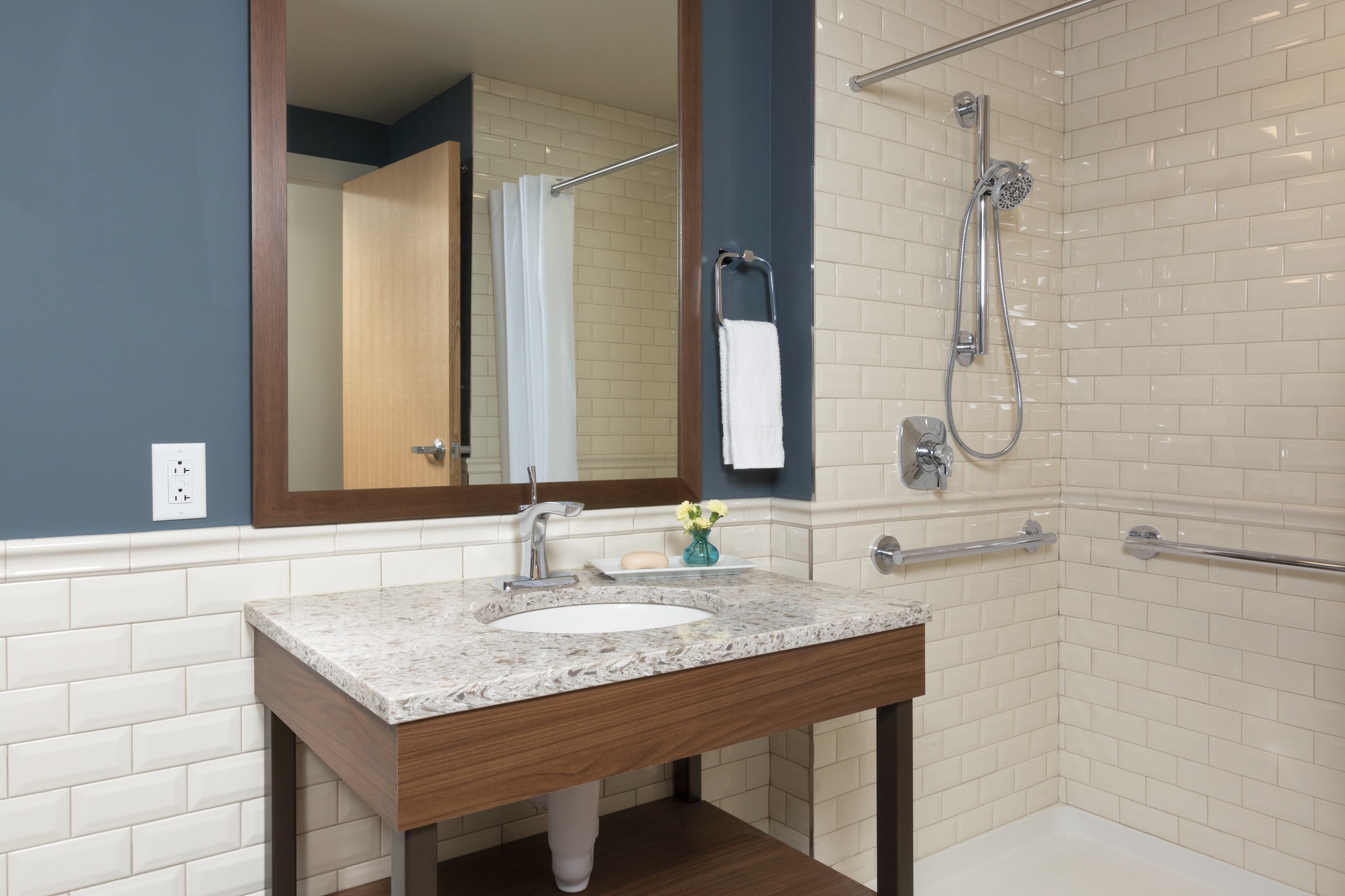 Delta U6500-SS Bath-Shower-Facc - View #3