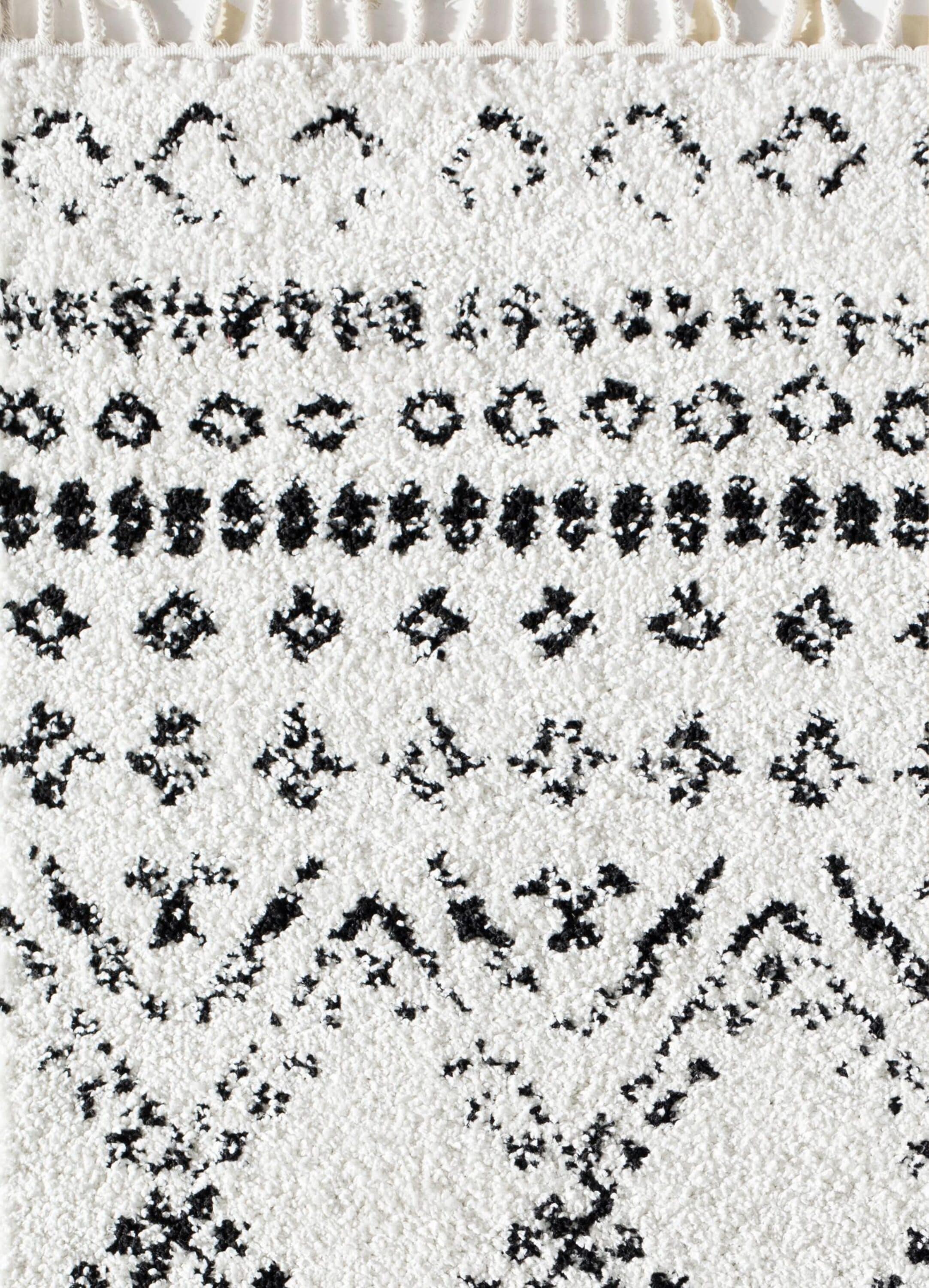 Whisper White 5' x 7' Shag Synthetic Area Rug