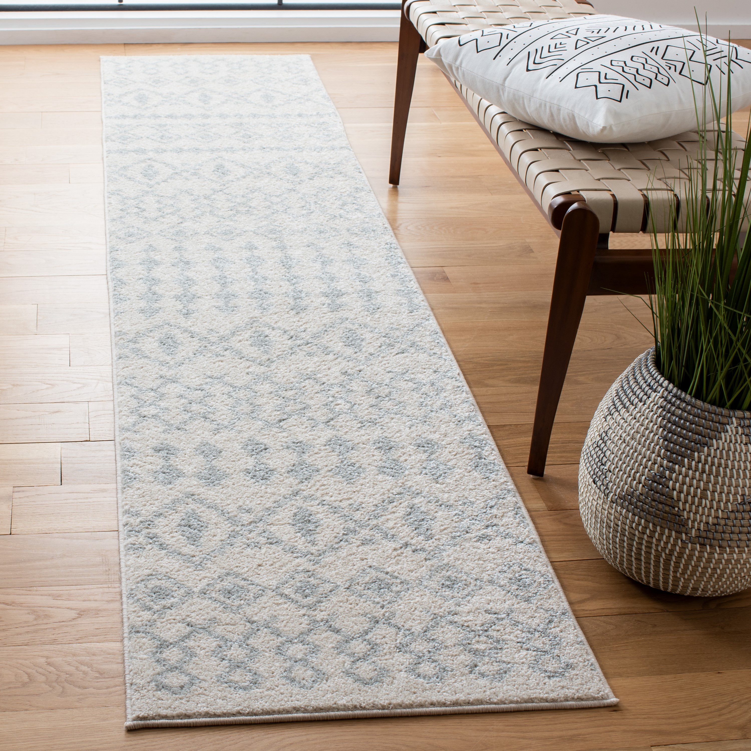 Safavieh TUL240E-29 Tulum Astra 2 x 9 (ft) Loomed Polypropylene Ivory/Light Gray Rectangular Indoor Geometric Bohemian/Eclectic Runner rug