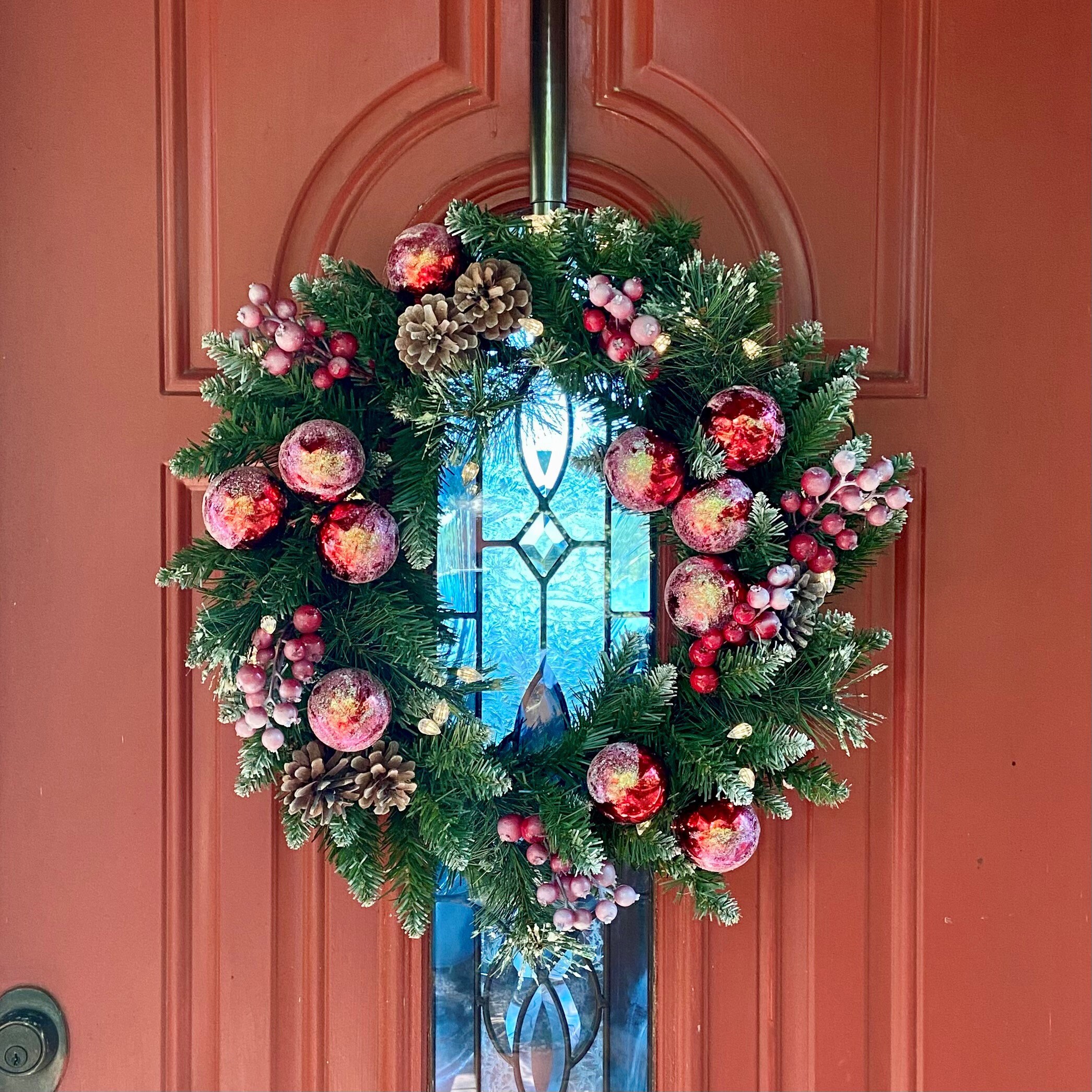 Haute Decor DCWR2406 Artificial-Christmas-Wreaths - View #6