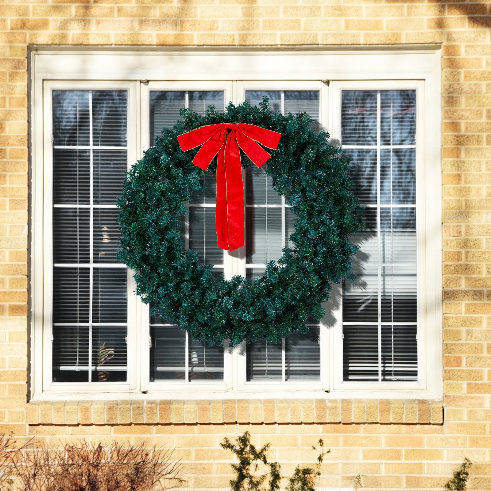 Bestcore 46-in Pre-Lit Christmas Wreath 450 PVC Branch Tips 150 Warm White and Multicolor LED Lights with Remote Control Stepless Dimming Green Lighted Artificial Christmas Wreath for Front Door Gate Wall Decor