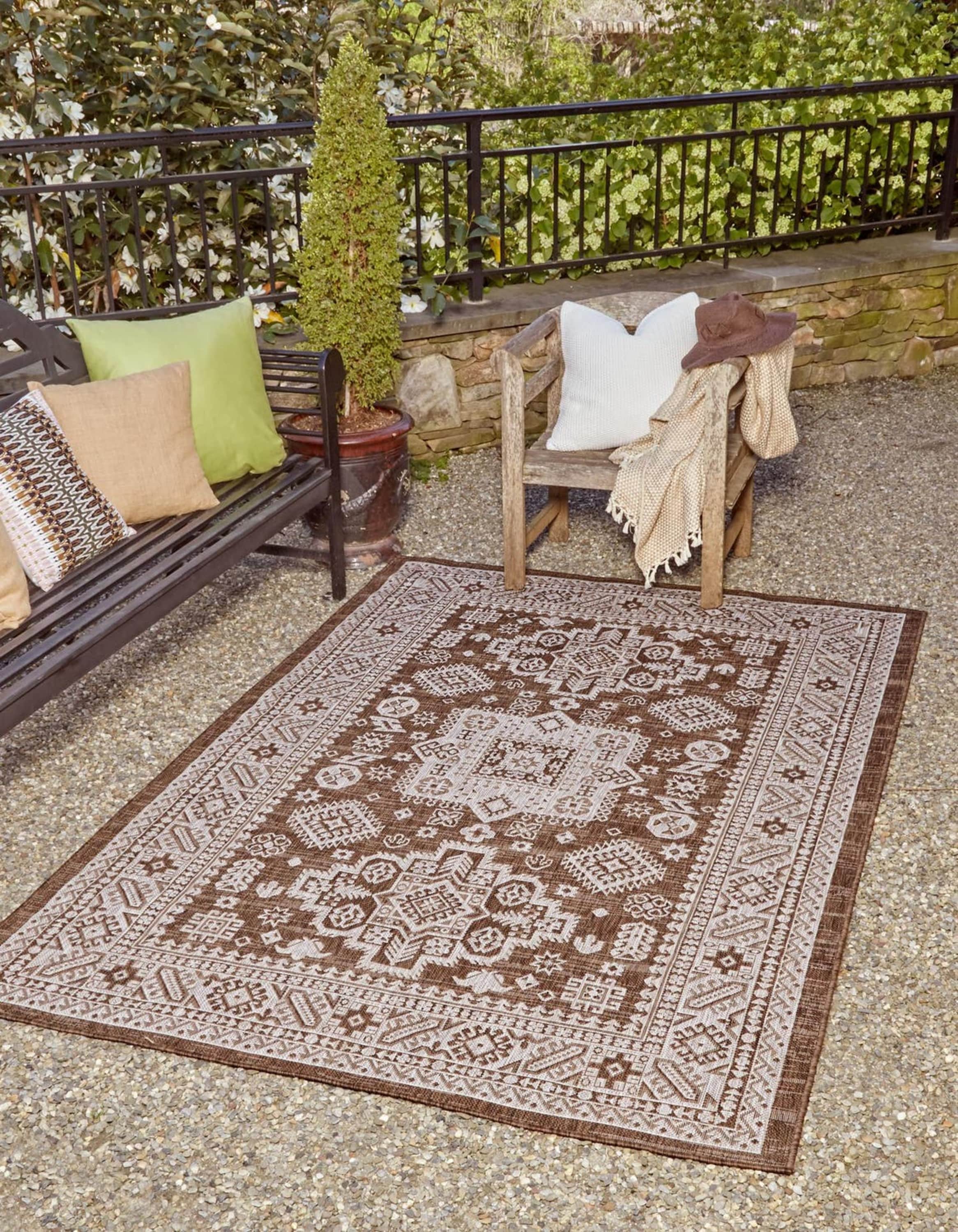 Unique Loom 3162481 Outdoor Aztec 5 x 8 (ft) Loomed Polypropylene Brown Rectangular Indoor/Outdoor Border Area rug