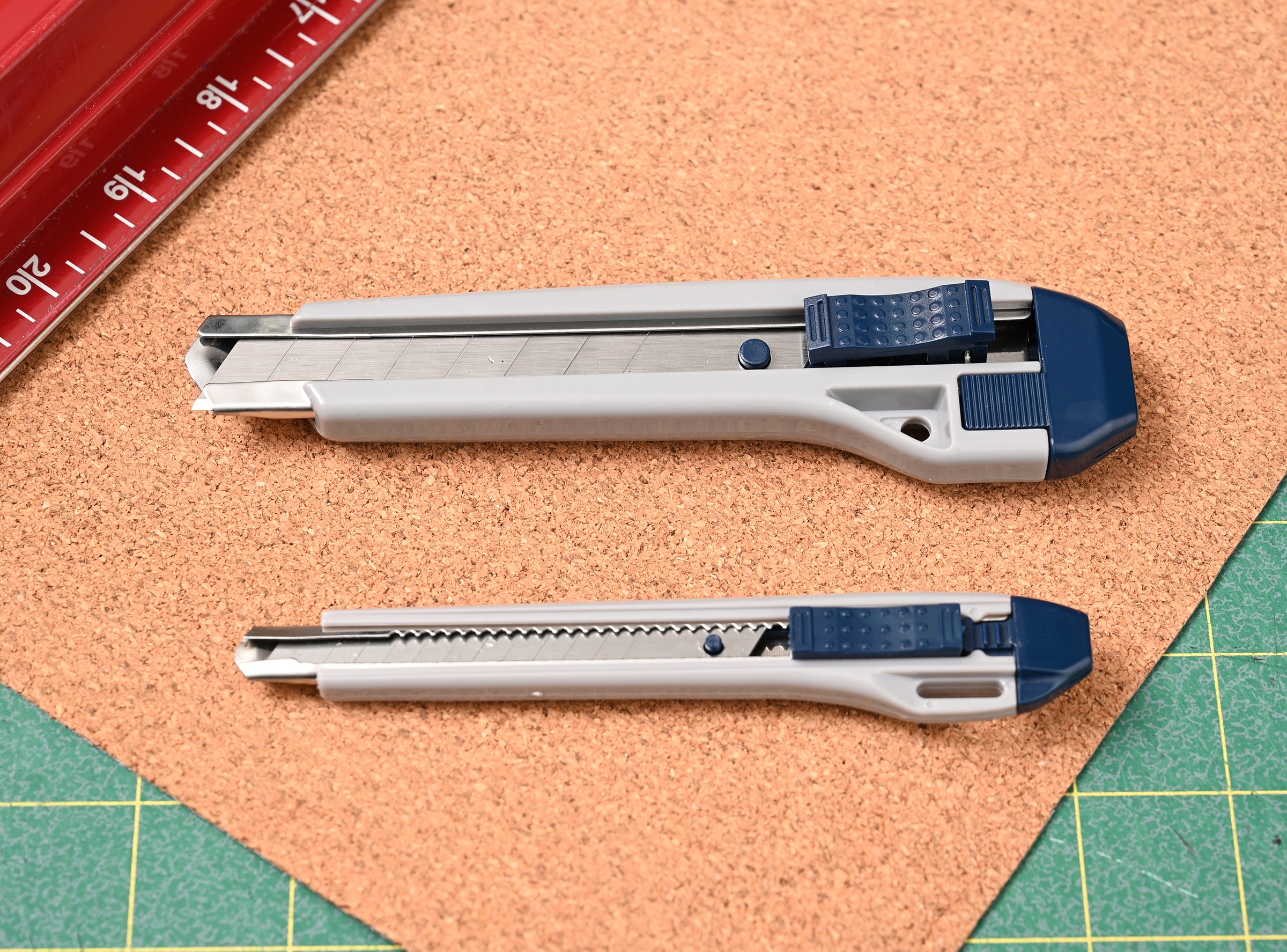 Utility Knife Set - Pack of 2 Large Snap-Off Style - Razor Knife