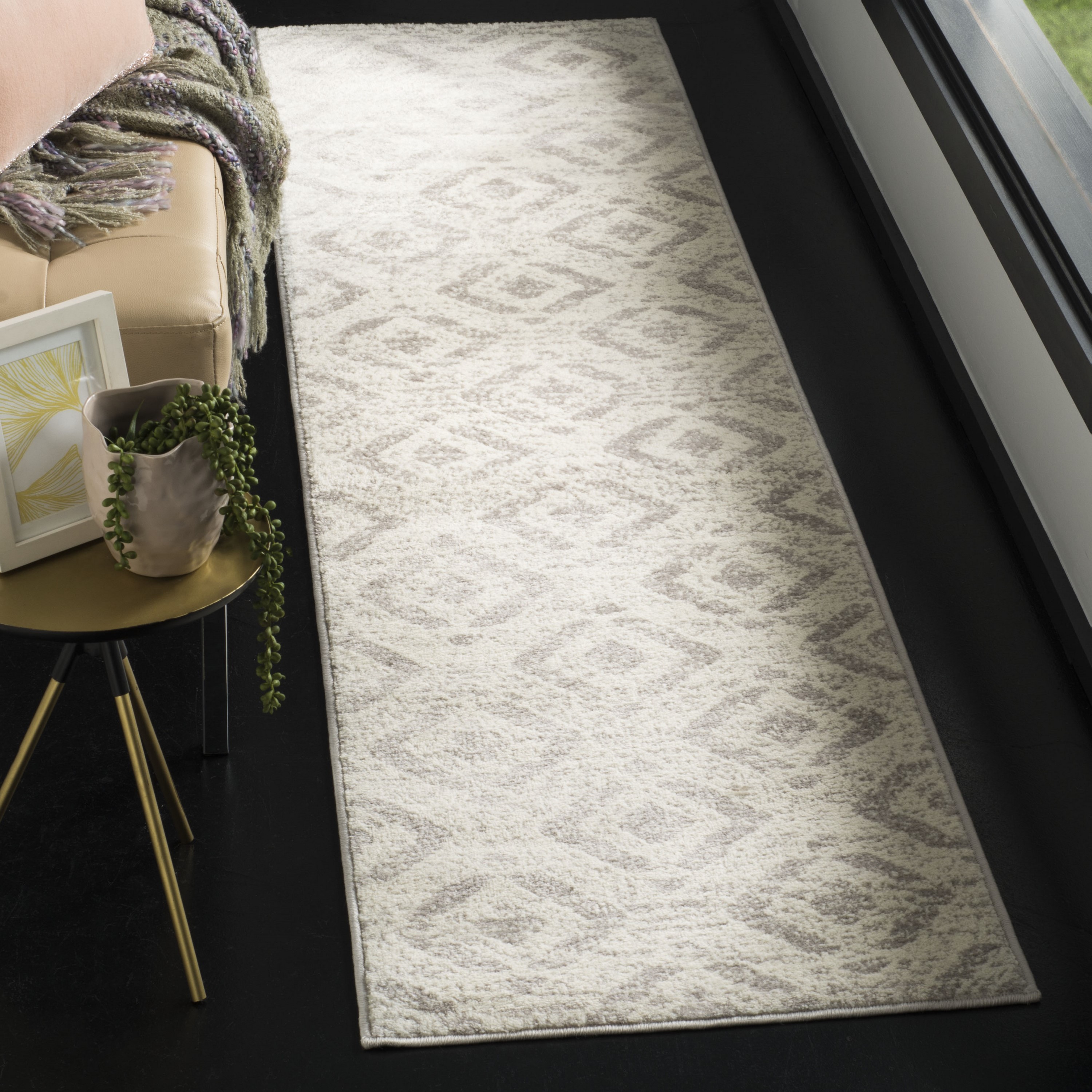 Safavieh SKY190H-210 Skyler Kalisi 2 x 10 (ft) Loomed Polypropylene Ivory/Gray Rectangular Indoor Distressed/Overdyed Runner rug