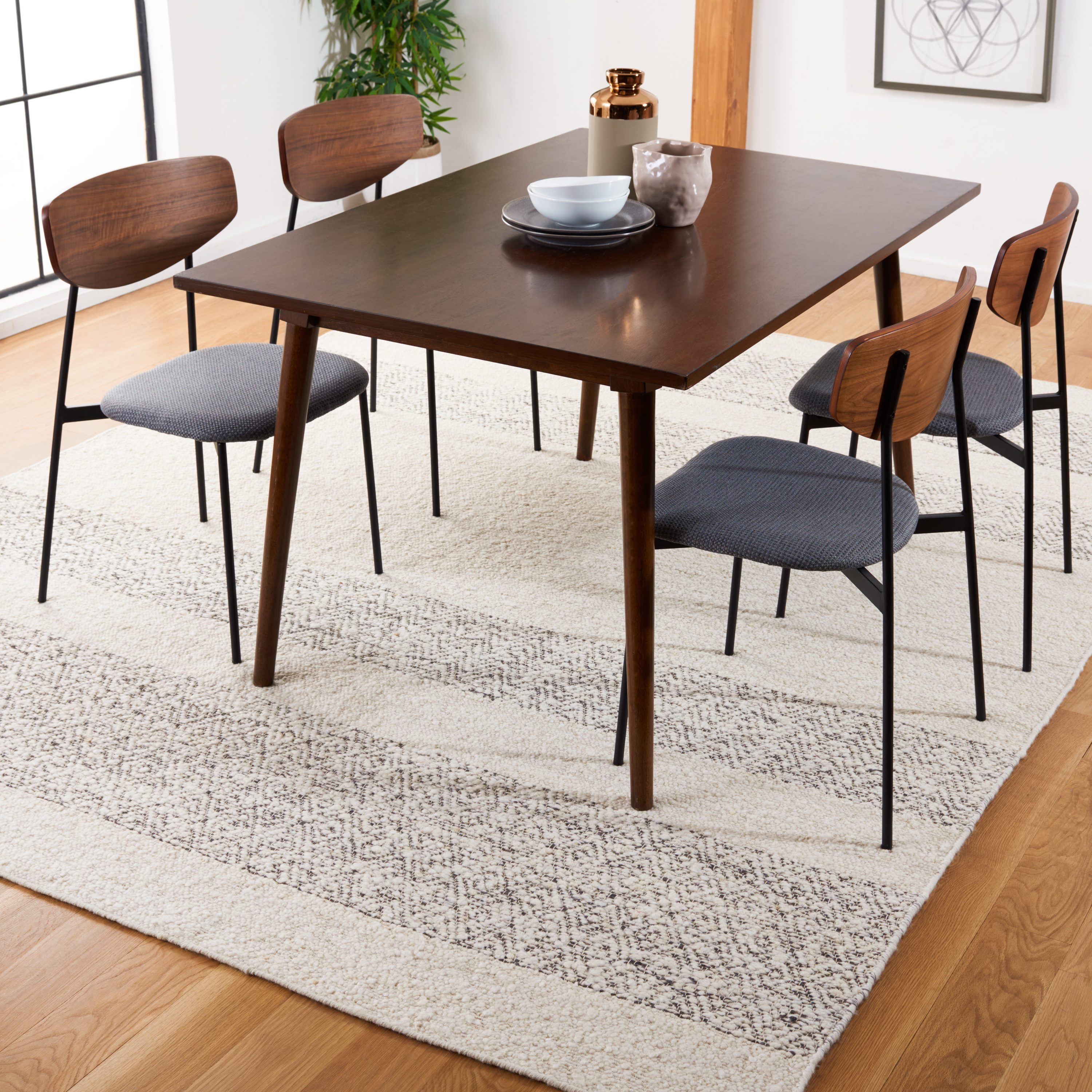 Ivory Hand Woven Wool and Chenille Area Rug 2' x 3'