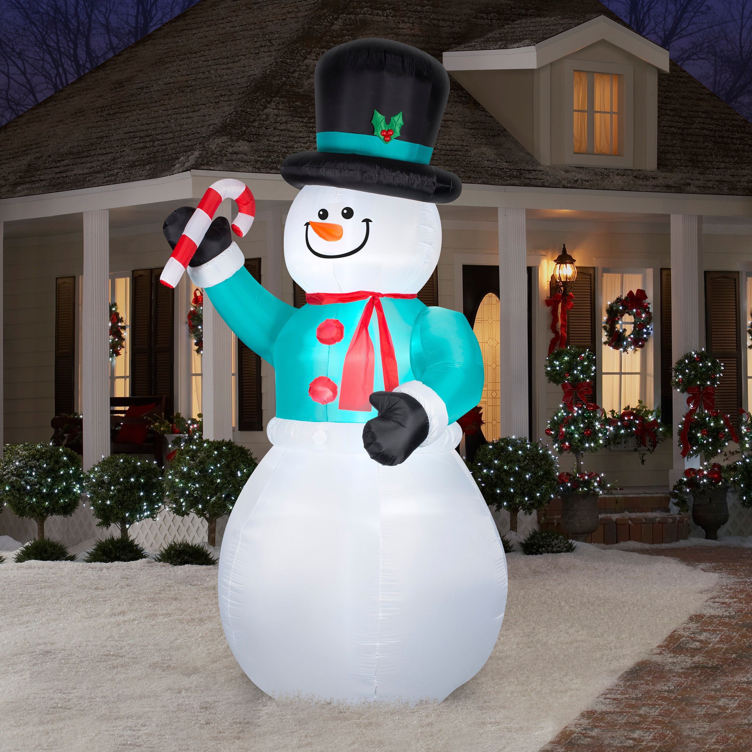 Gemmy 12-ft Lighted Snowman Christmas Inflatable in the Christmas ...