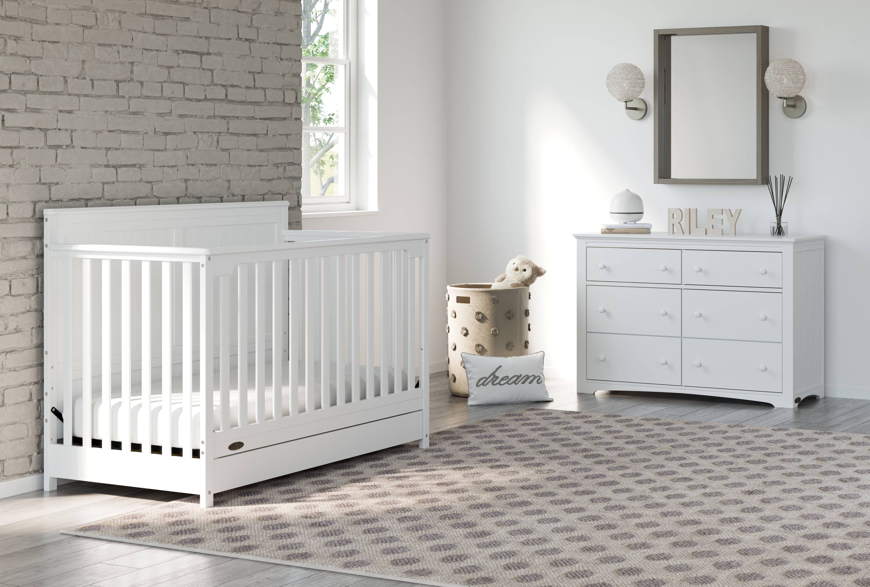 White Easily Converts to Toddler Bed Day Bed or Full Bed Three Position Adjustable Height Mattress Graco Hadley 4-in-1 Convertible Crib with Drawer Mattress Not Included Some Assembly Required 