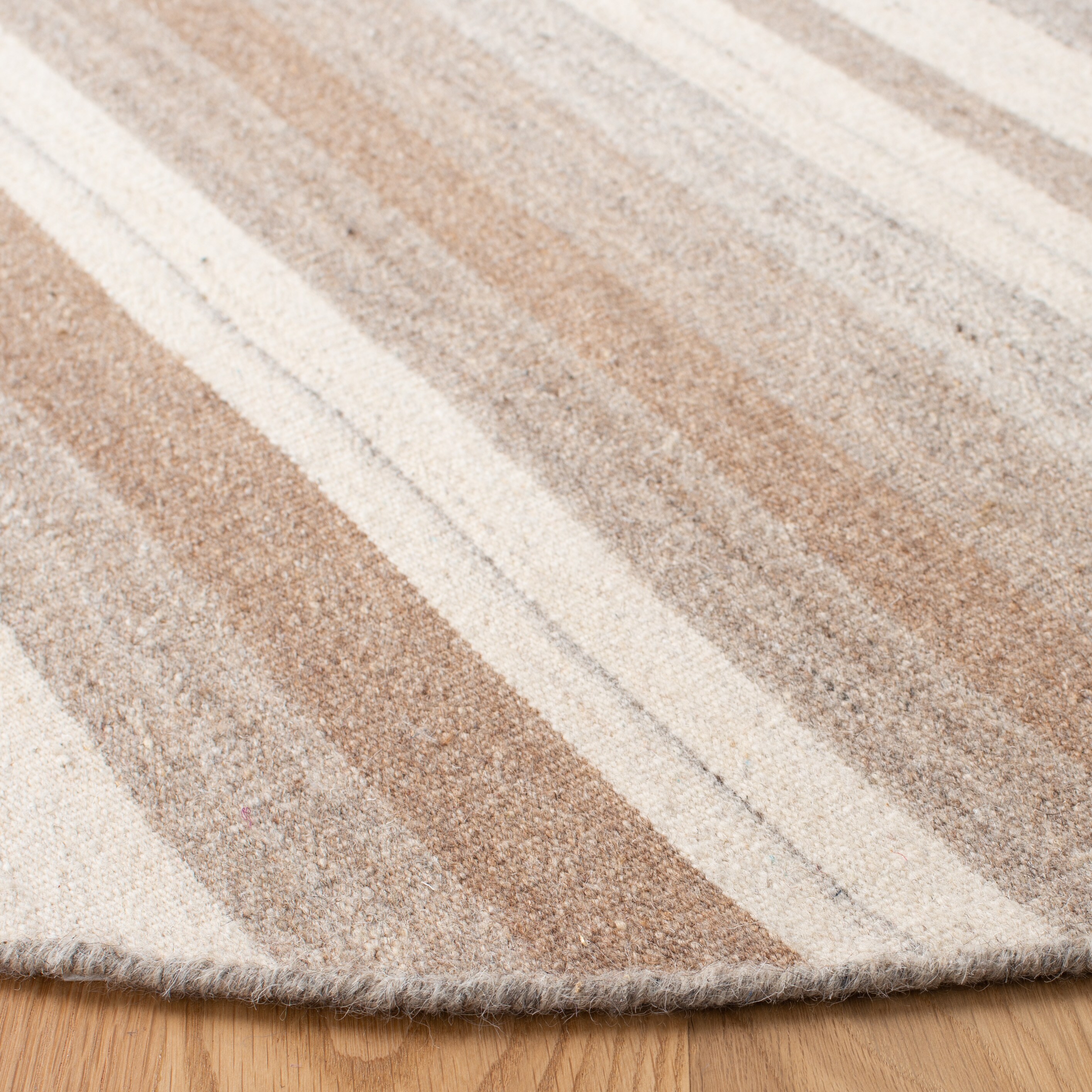 Safavieh DHU631A-7R rugs - View #3