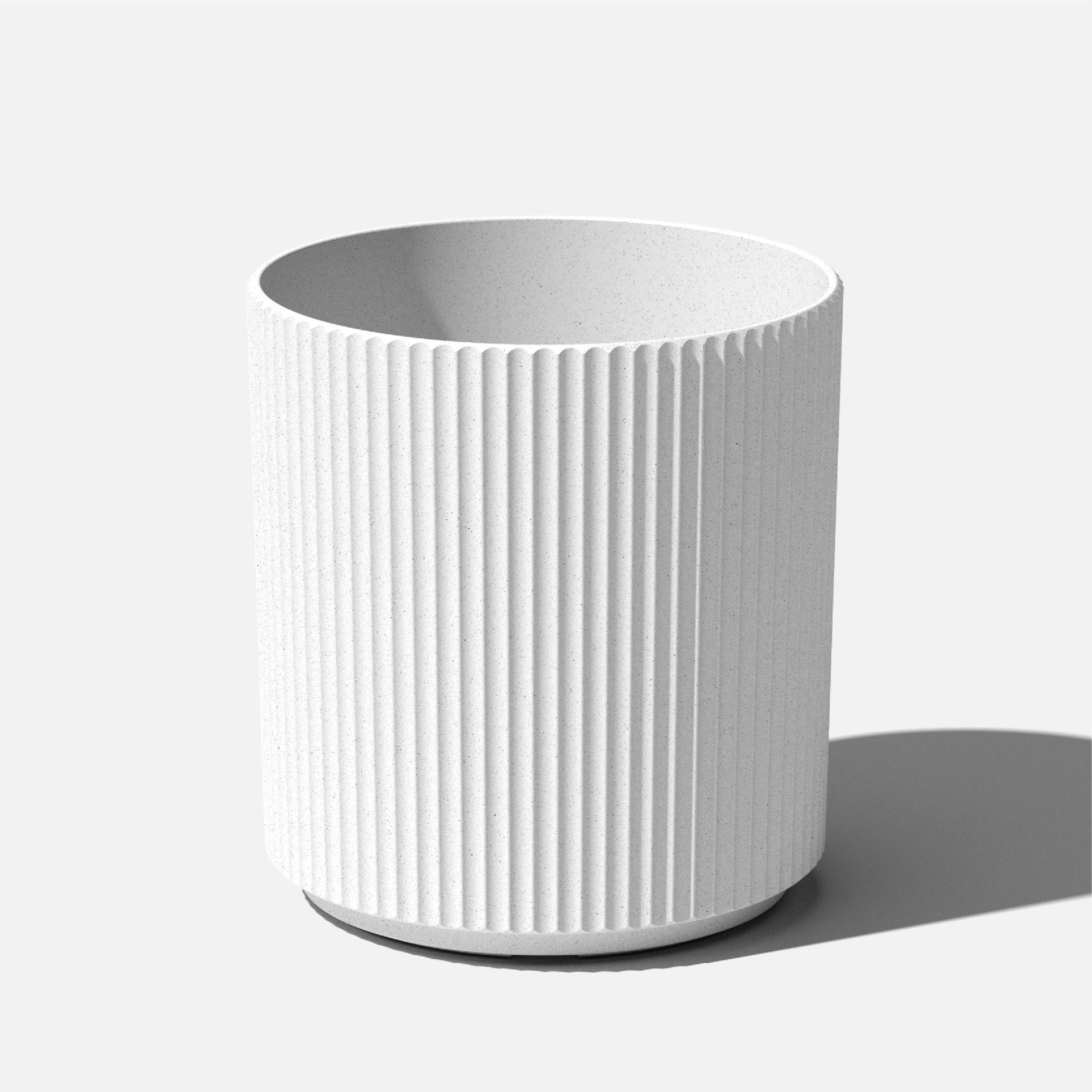 Veradek DMV20W Round 18.5-in W Extra Large White Plastic Indoor/Outdoor Planter with Drainage Holes