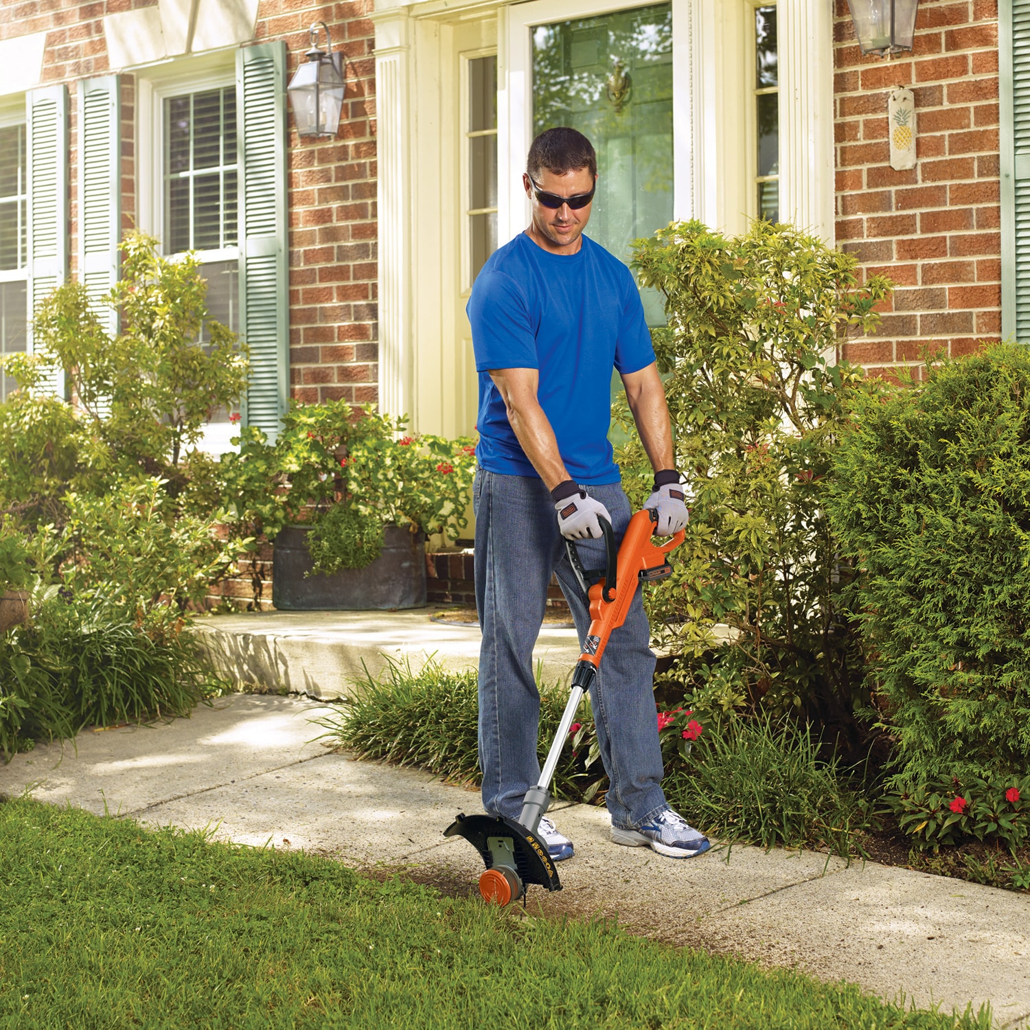 Black and Decker 20V MAX Lithium 12 in. Trimmer/Edger (LST300