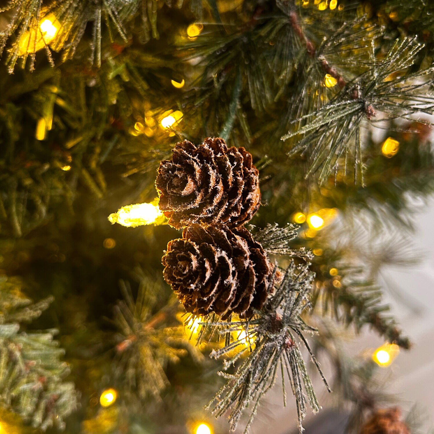 Fraser Hill Farm FFBF075-6SN Artificial-Christmas-Trees - View #12