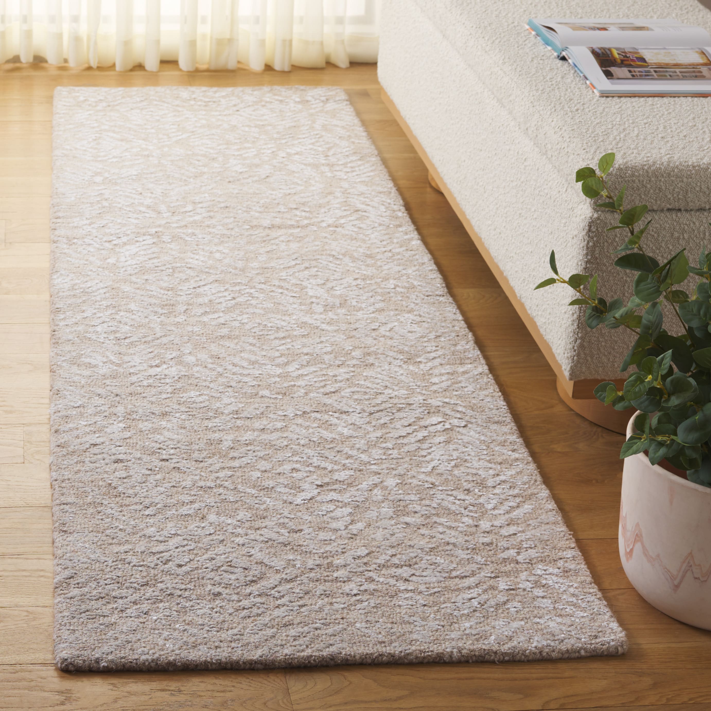 Glamour 620 Beige/Ivory Solid / Tonal 2ft-3in x 8ft Runner Rug