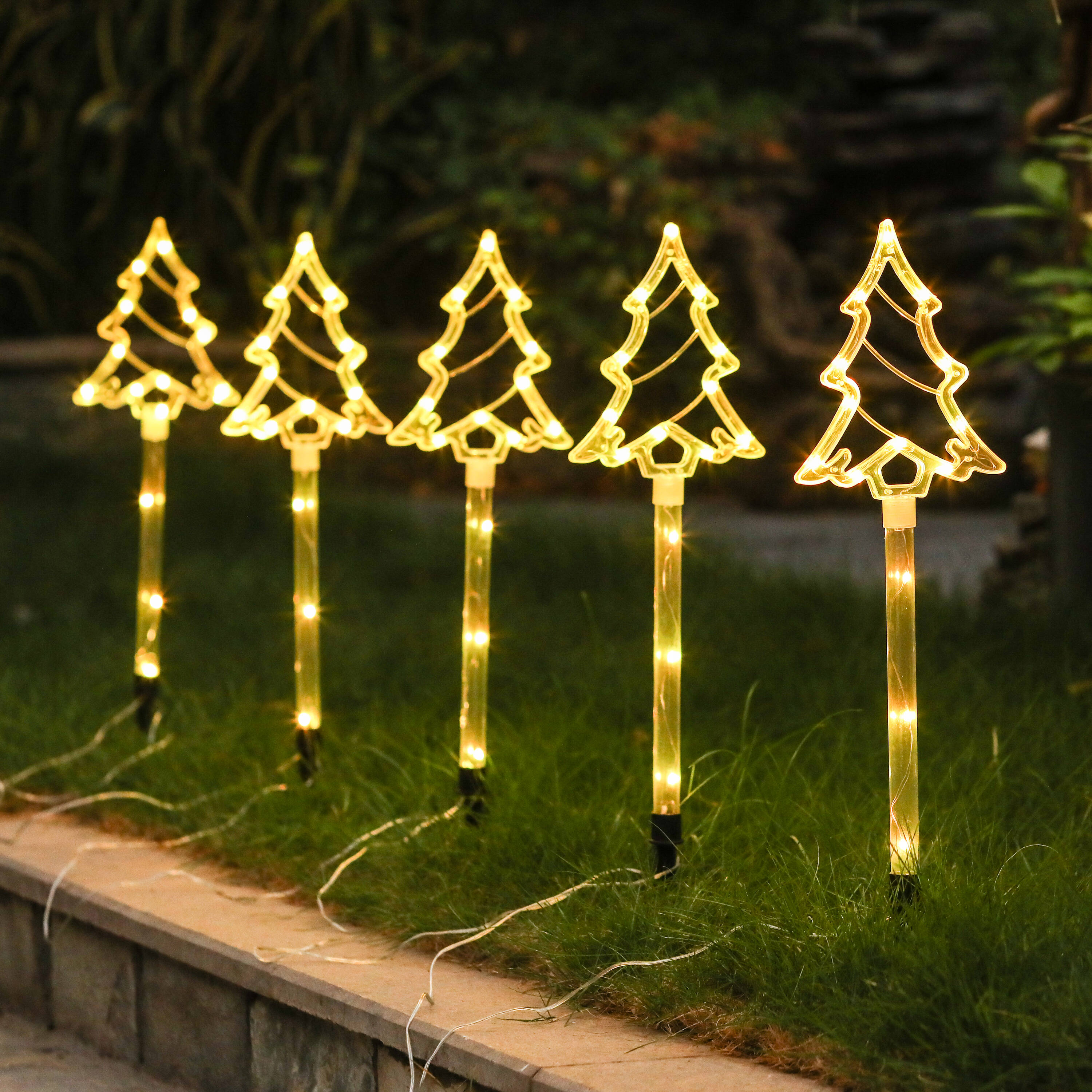 LuxenHome WHHD1418 Outdoor-Christmas-Decor - View #6