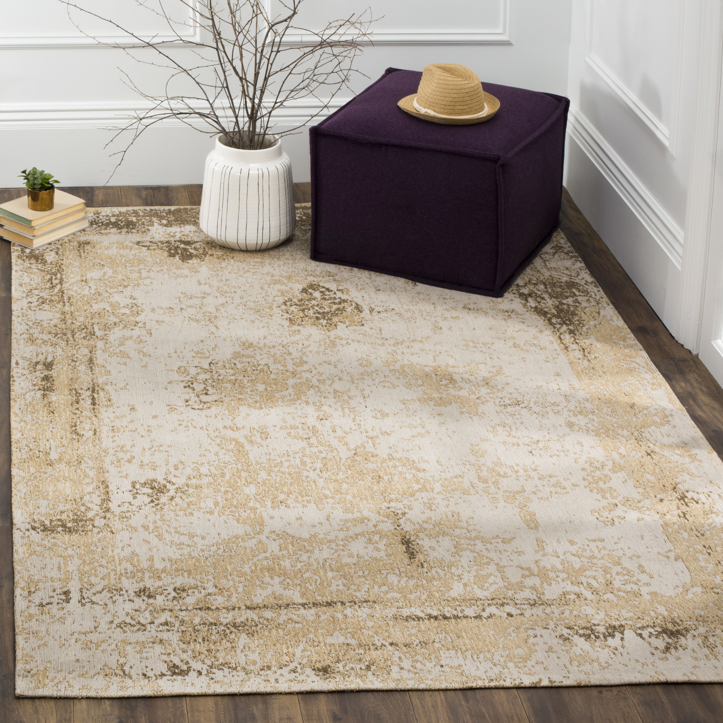 Safavieh CLV125K-4 Classic Vintage Atwood 4 x 6 (ft) Loomed Cotton/Polyester Sand Rectangular Indoor Distressed/Overdyed Vintage Area rug