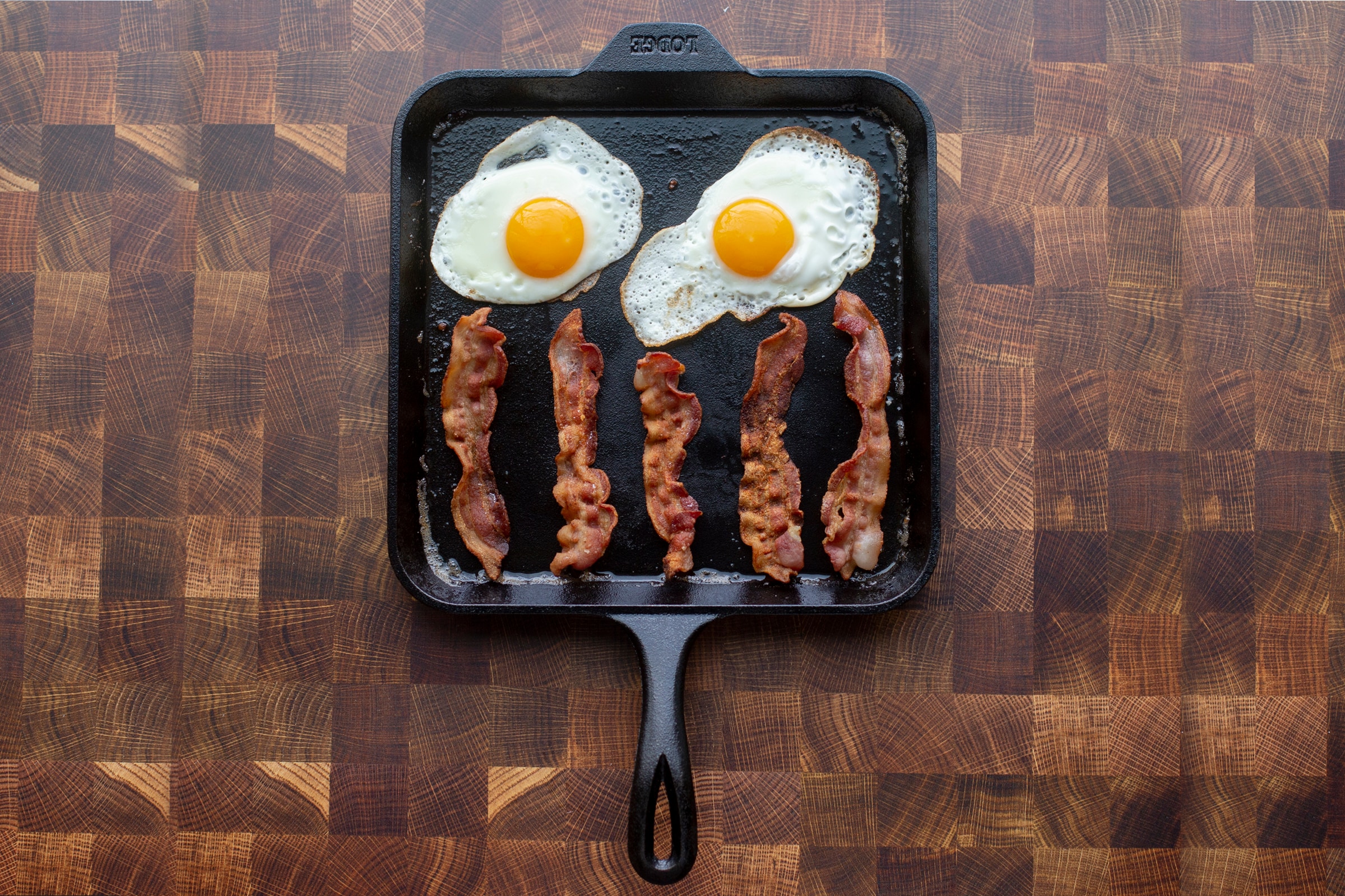 Lodge Cast Iron Griddle - Seasoned with Natural Oil - Versatile