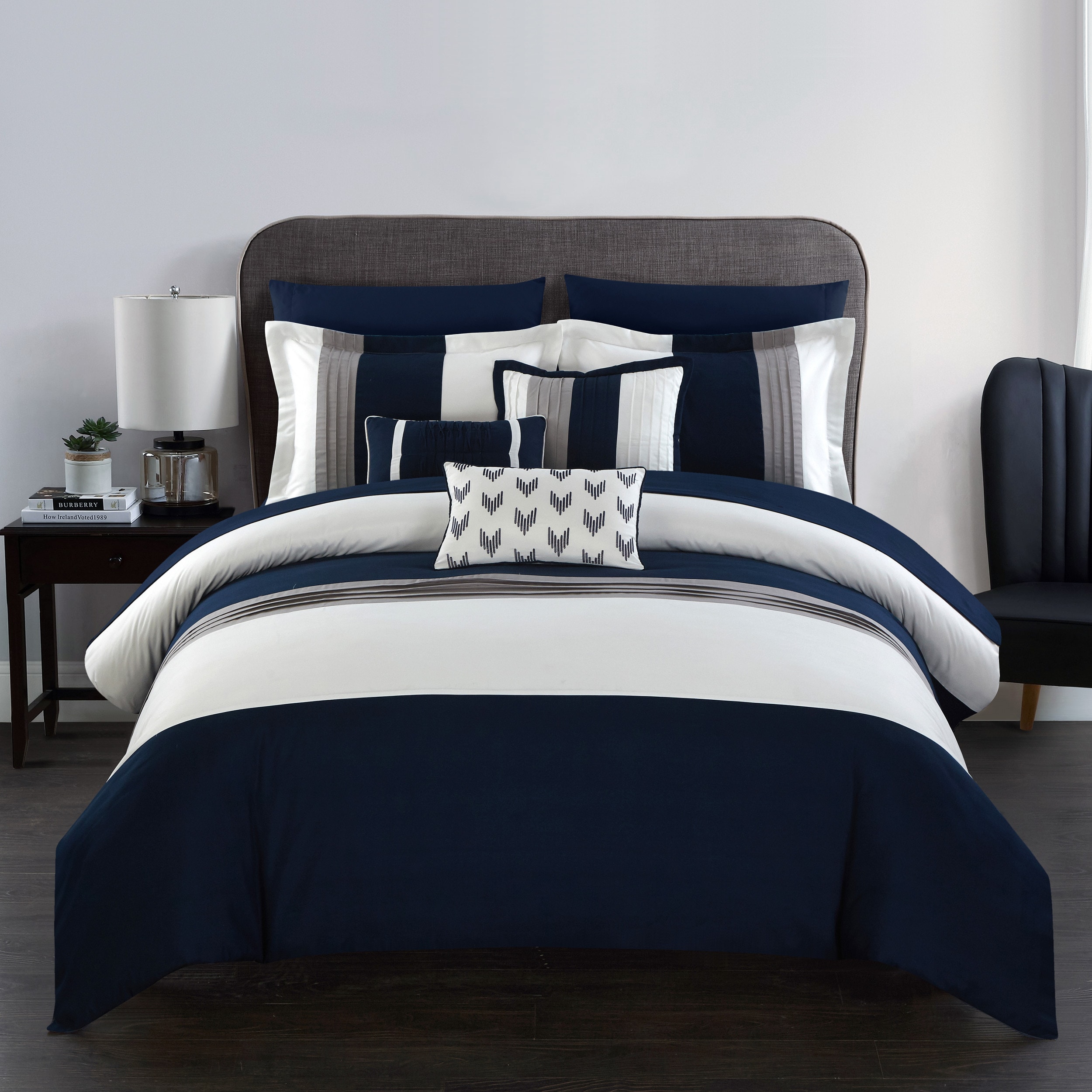 Chic Home Design Ayelet 10-Piece Navy Queen Comforter Set in the