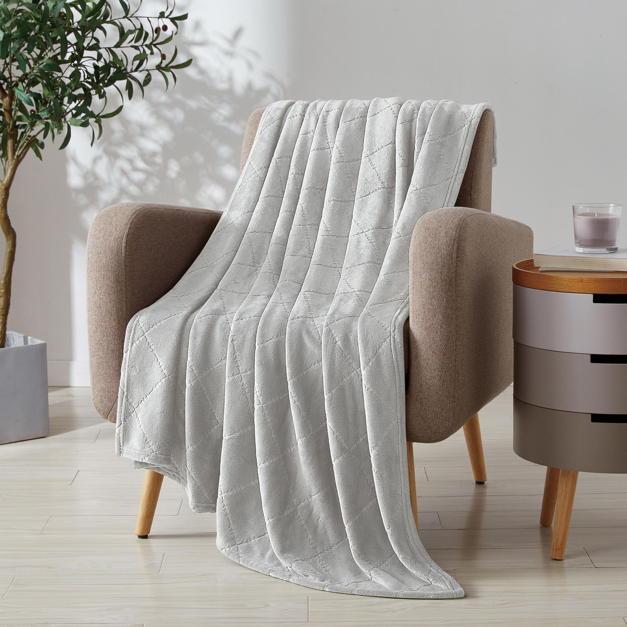 KATE AURORA Ultra Plush Contemporary Geometric Hypoellergenic Accent Throw Blanket 50 in W x 60 in L Gray