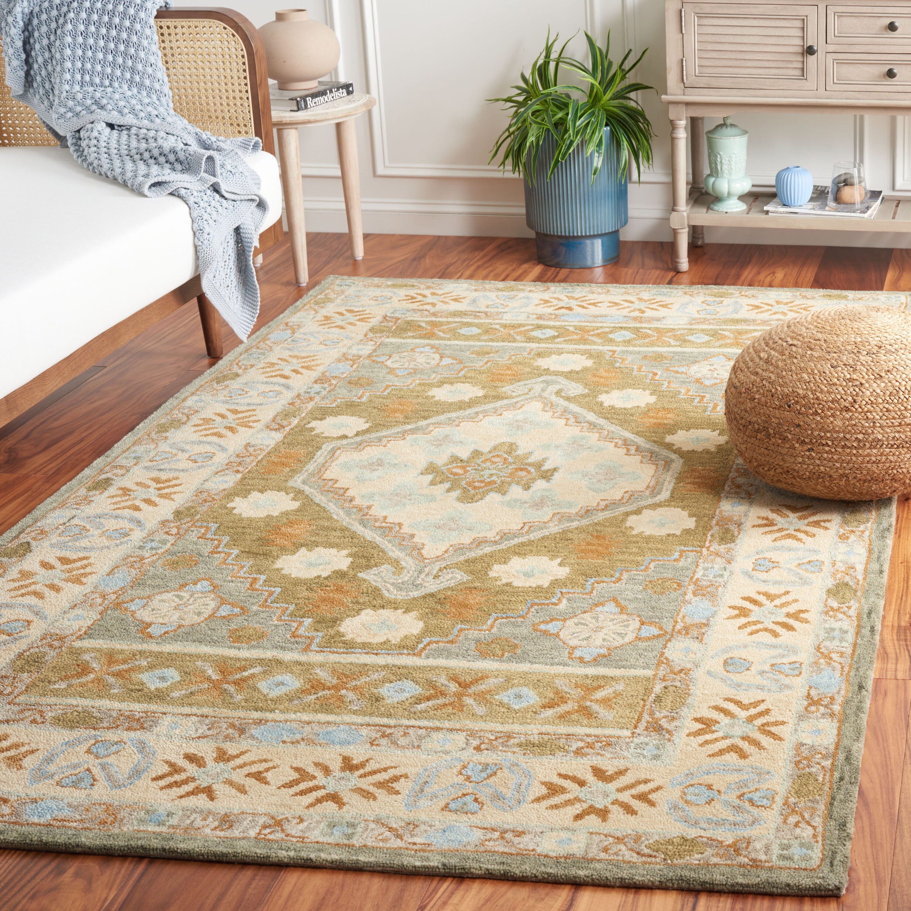  Heritage 226 Ivory/Light Blue Traditional 4ft x 6ft Small Rectangle Rug