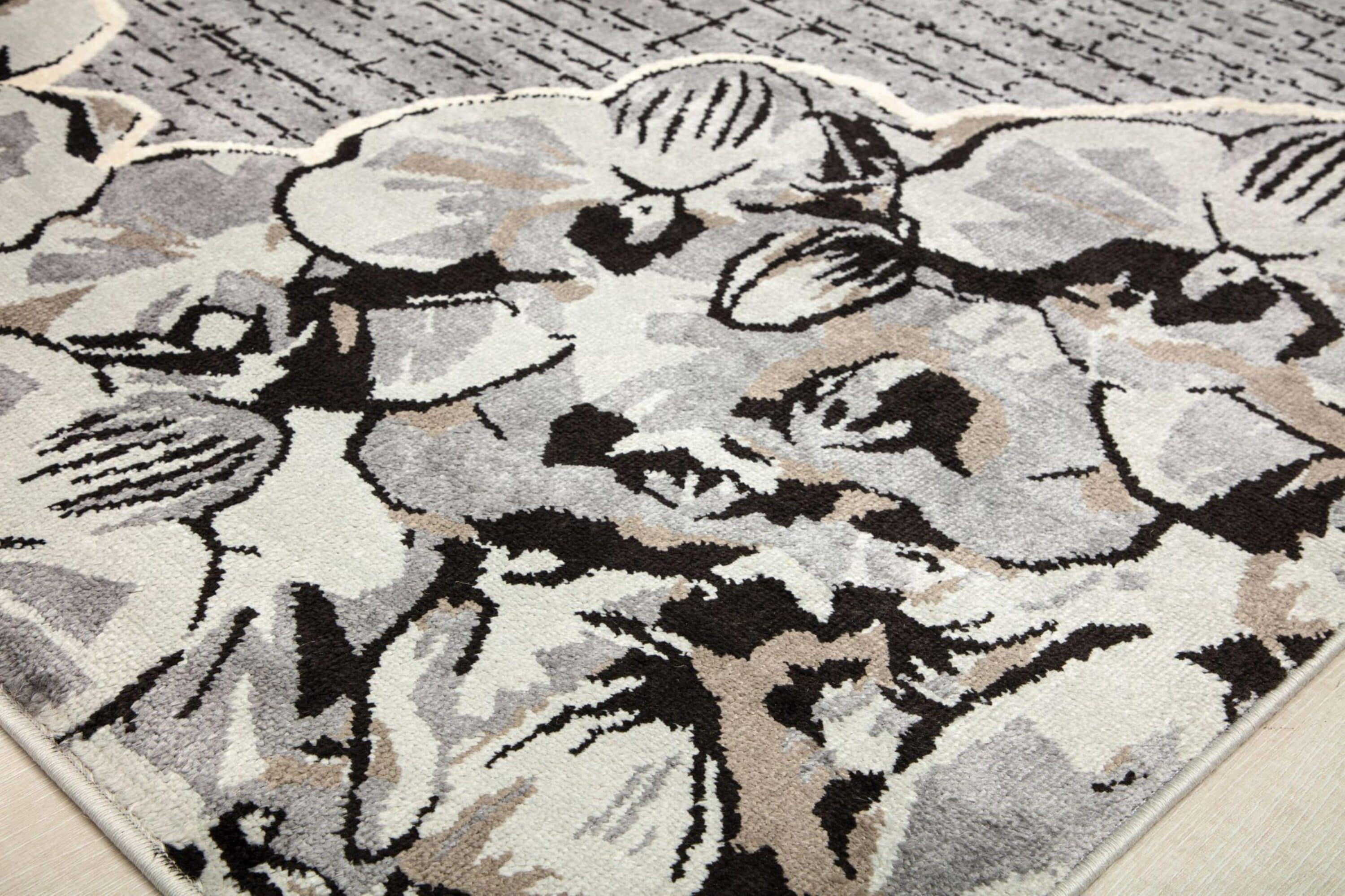Vera Gray Tufted Floral 5' x 7' Area Rug