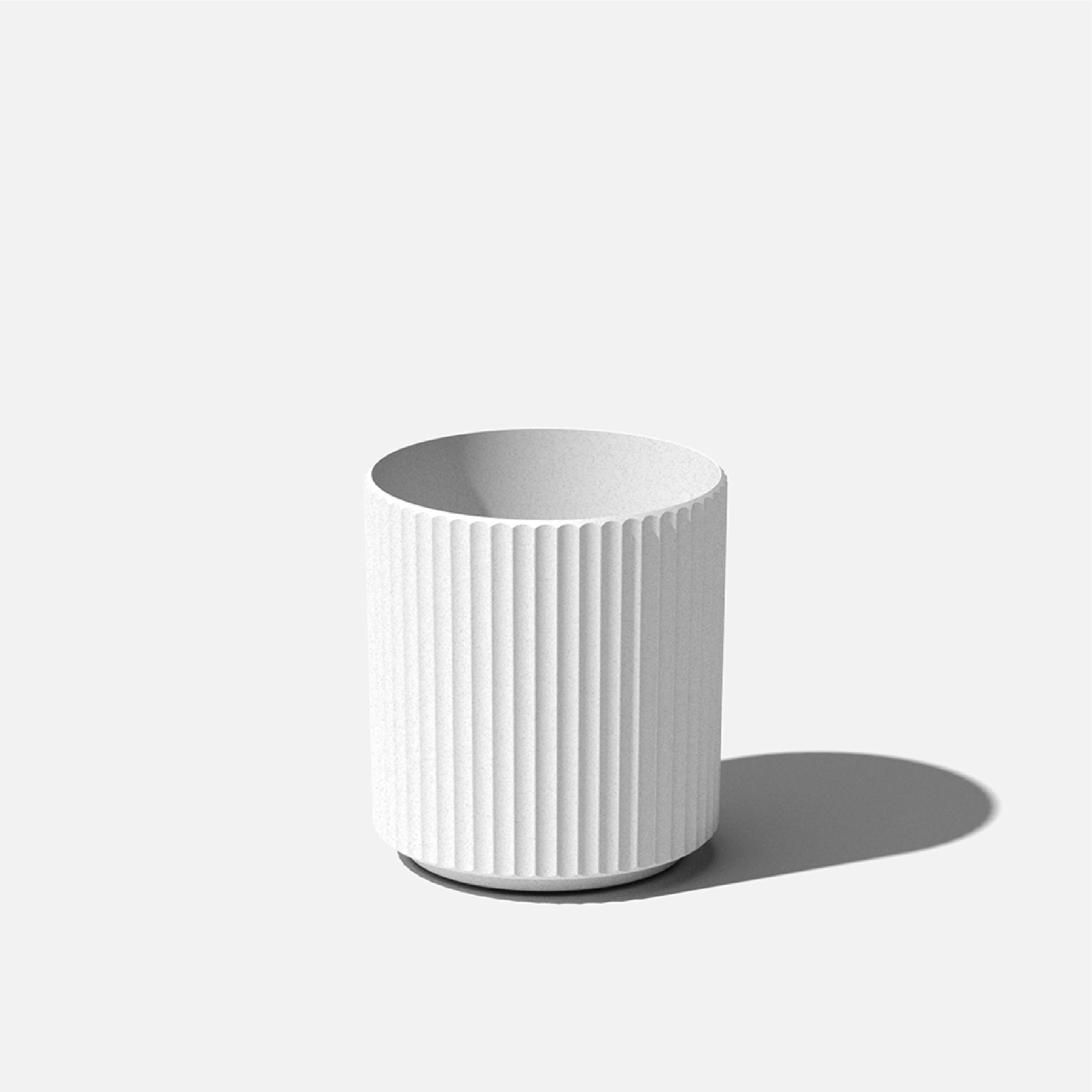 Veradek DMV12W Round 11.25-in W x 11.5-in H x 11.25-in D White Plastic Indoor/Outdoor Planter