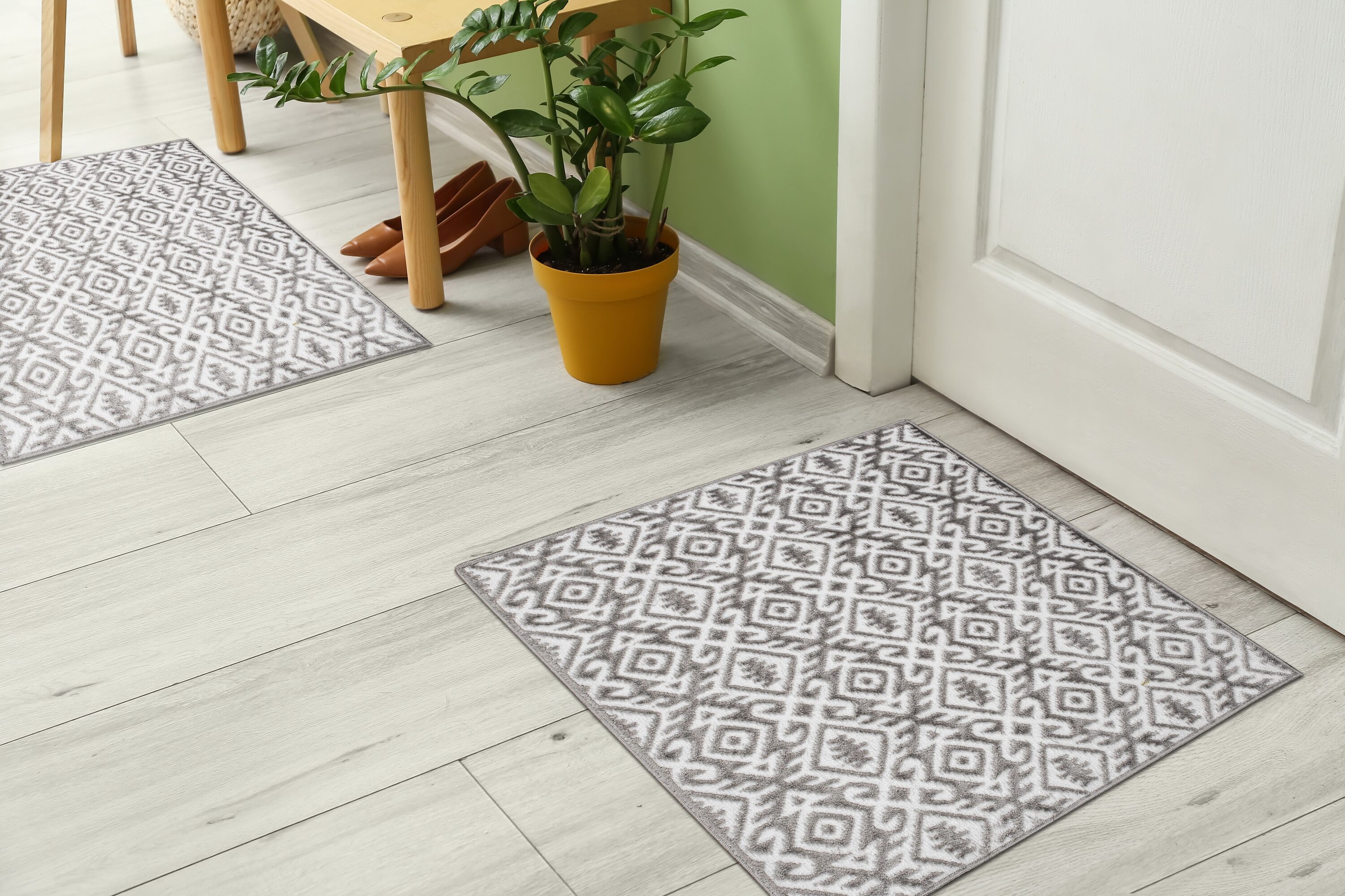 The Sofia Rugs White and Gray Geometric Bath Mat Set - 2 Piece Kitchen Rug  Set - Absorbent and Non-Slip - Polypropylene - Machine Washable in the  Bathroom Rugs & Mats department at