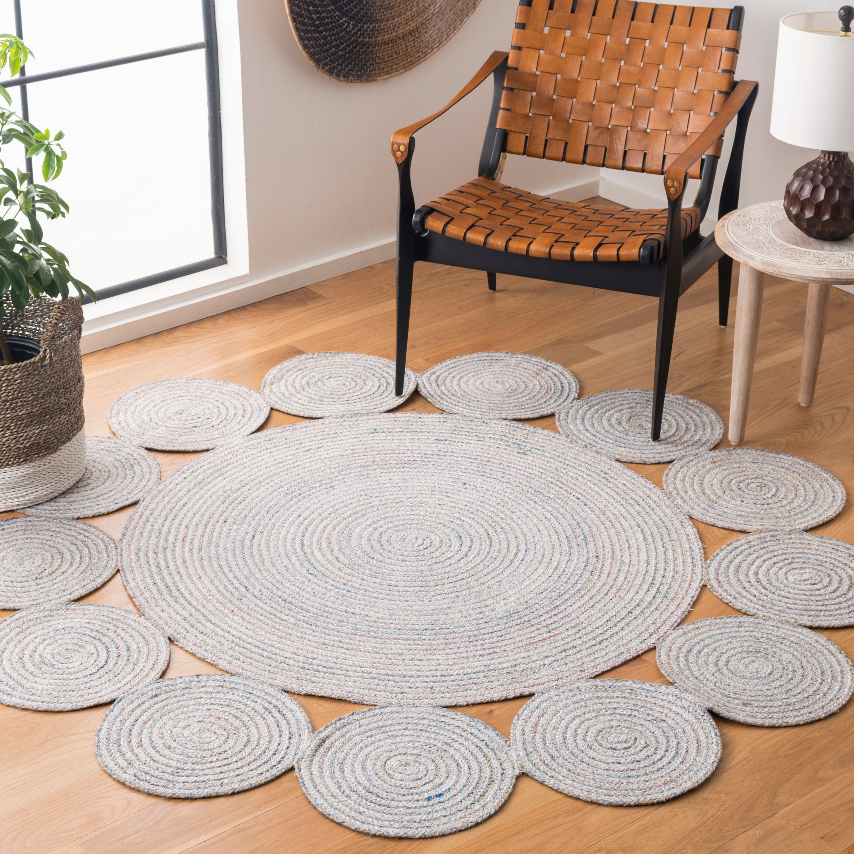 Safavieh CAP230F-5R Cape Cod Flavie 5 x 5 (ft) Polyester Gray/Pink Round Indoor Abstract Bohemian/Eclectic Area rug