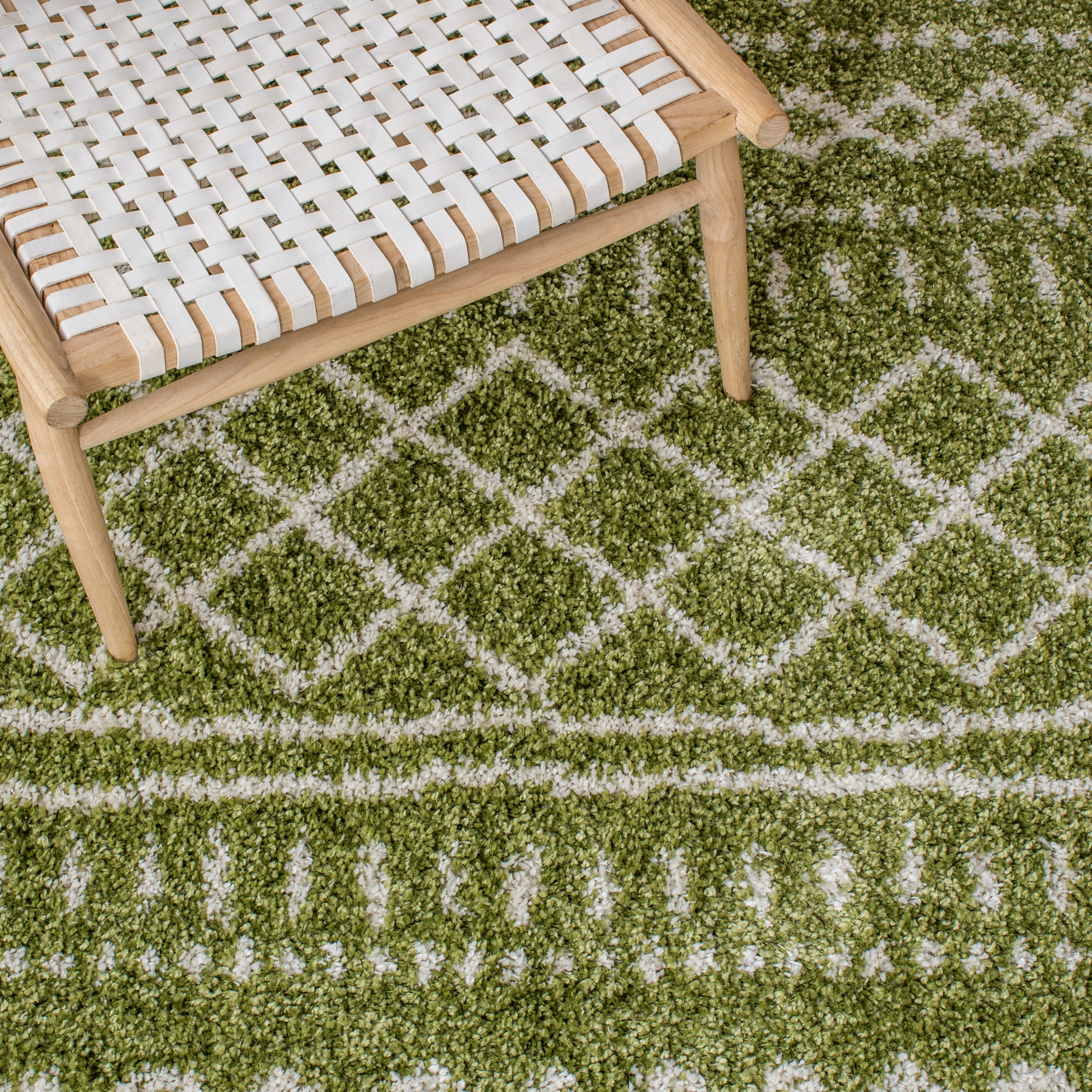 Arizona Green and Ivory Geometric Shag Area Rug, 5'1" x 7'6"