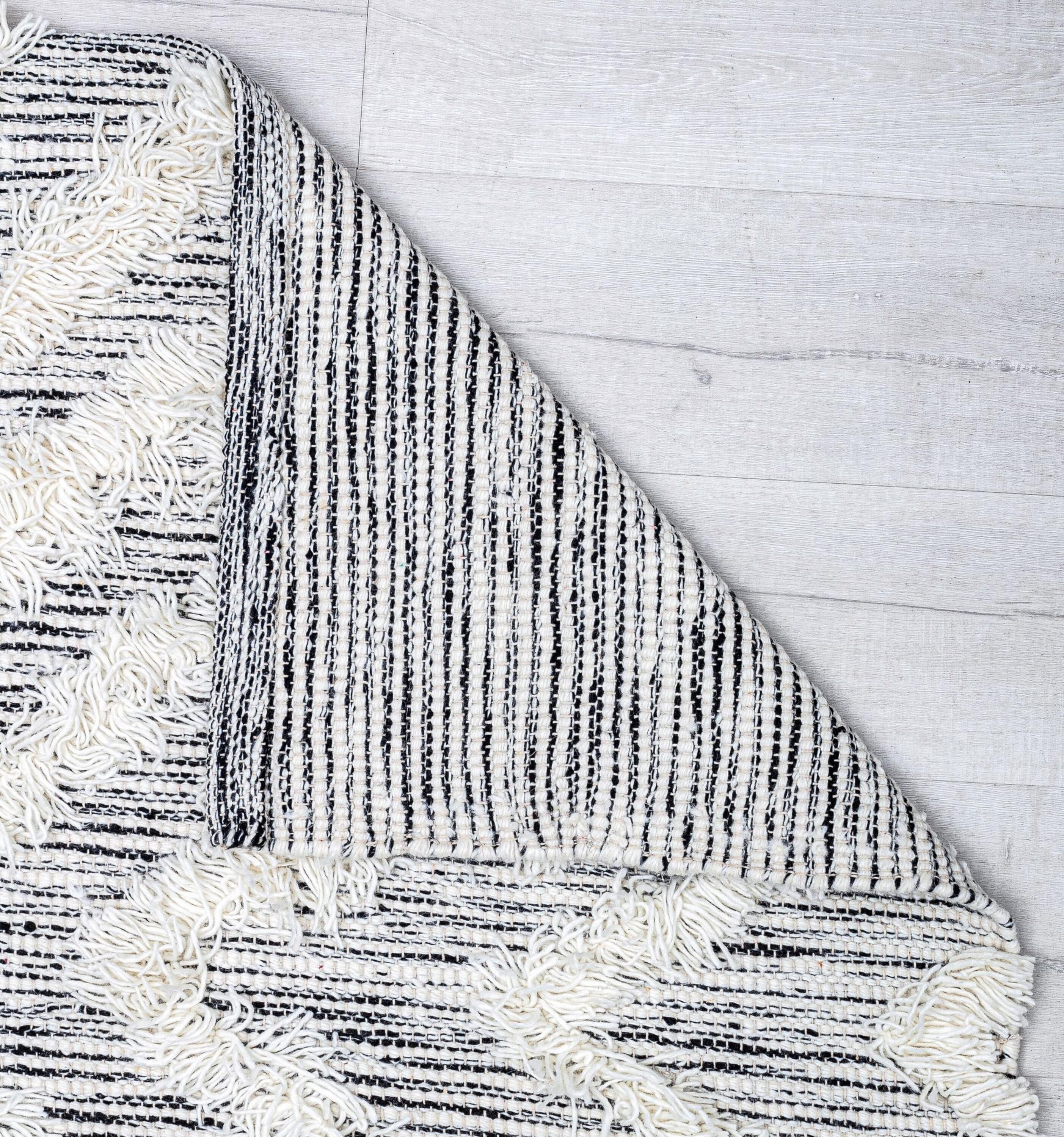 Gray and White Diamond Pattern Wool Area Rug, 8' x 10'