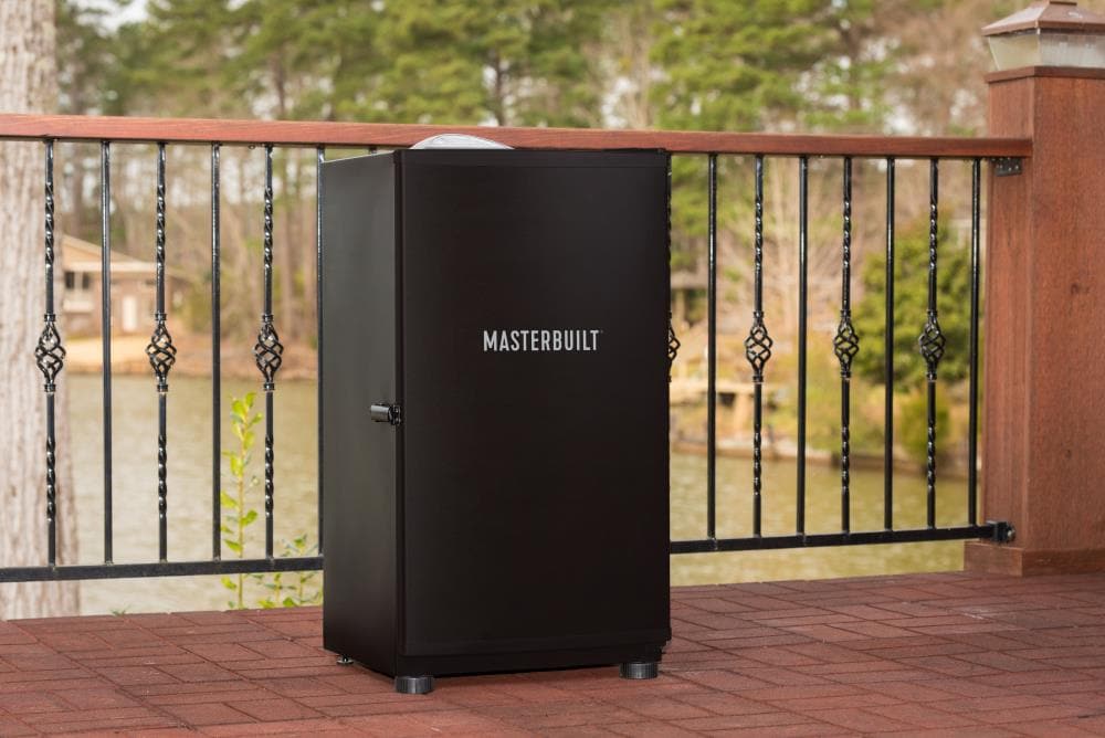 Masterbuilt MES 130B Digital Electric Smoker 711.14 sq in Black