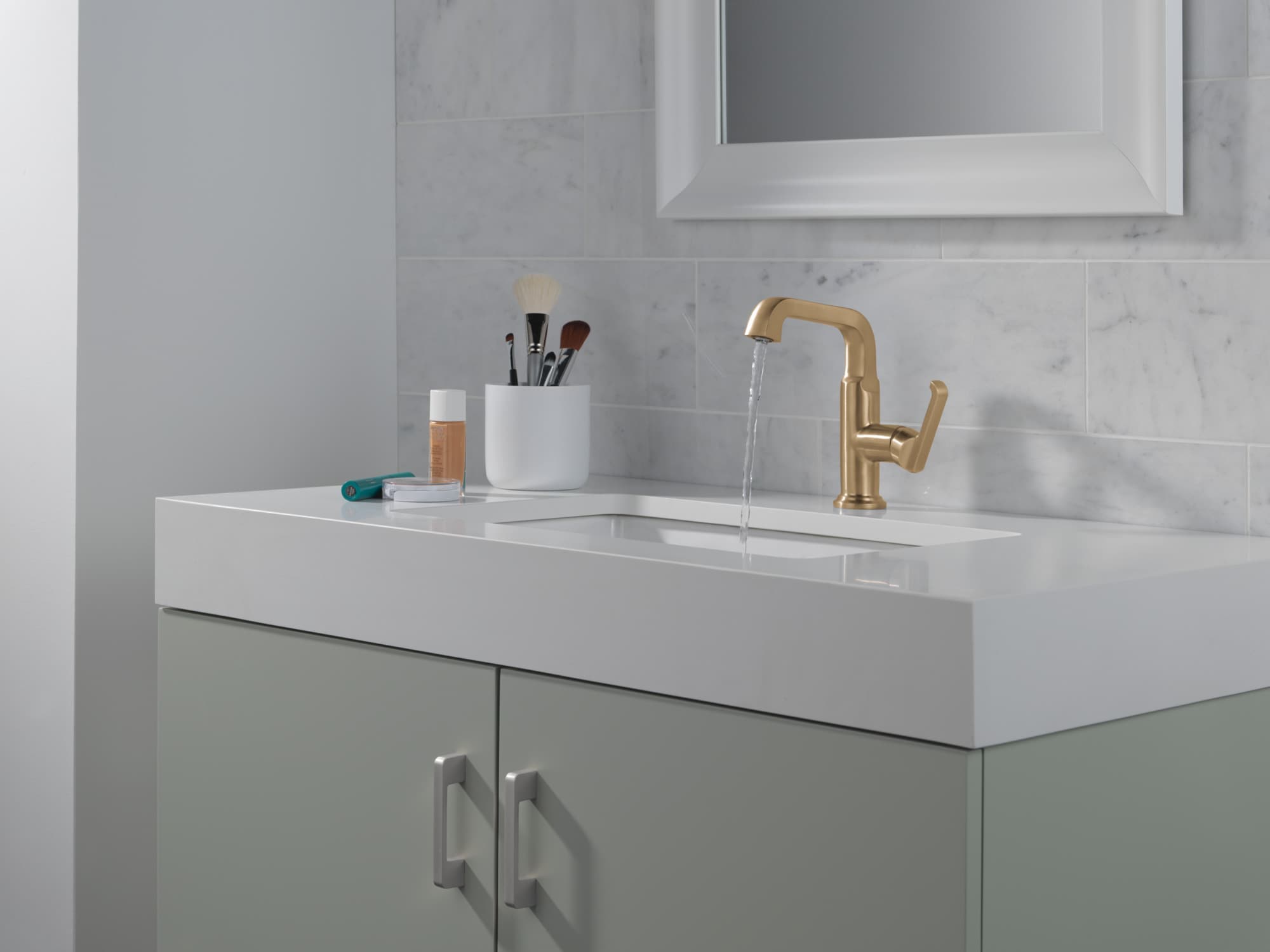 Delta 689-CZ-PR-DST Lavatory-Faucets - View #2
