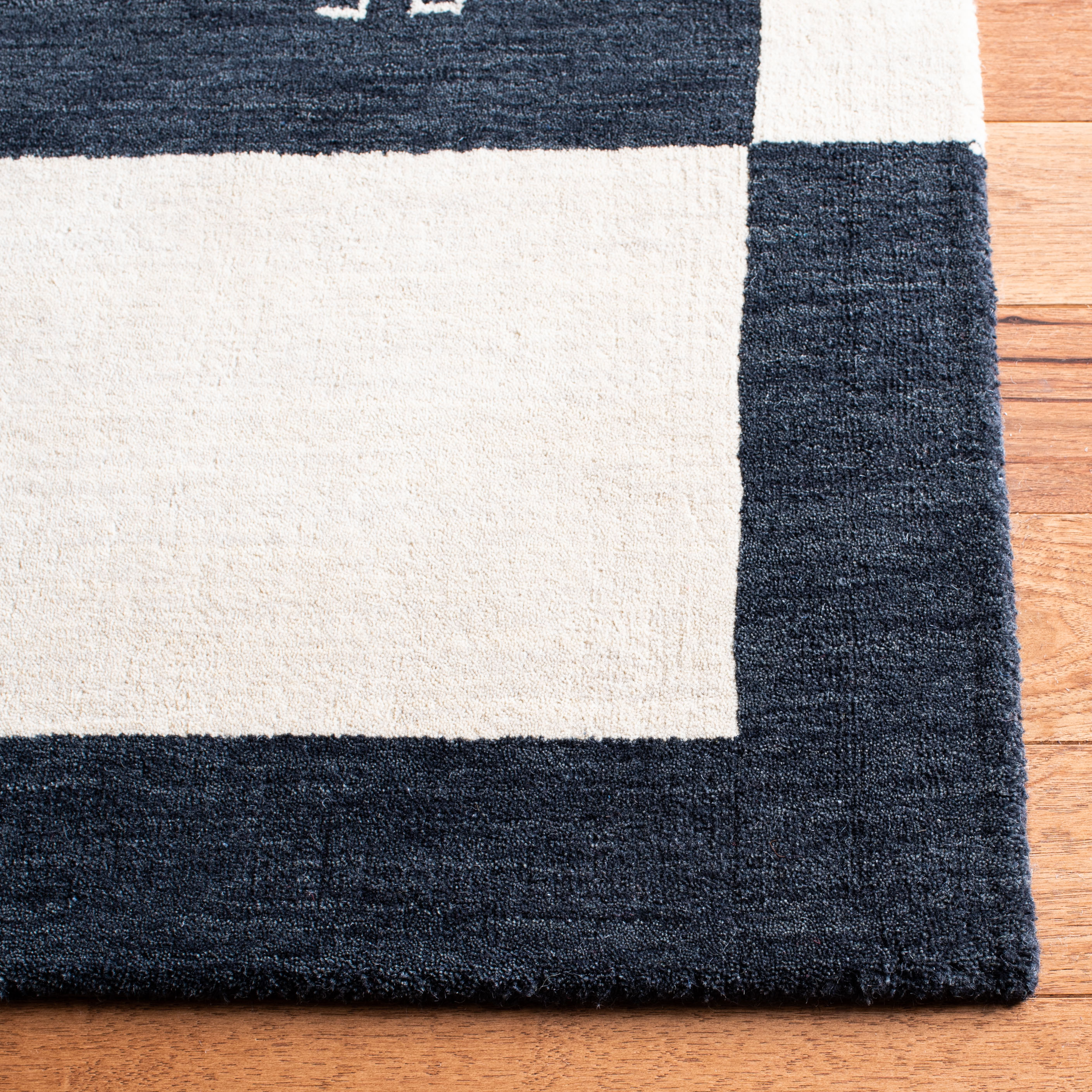 Safavieh HIM562A-4 rugs - View #3