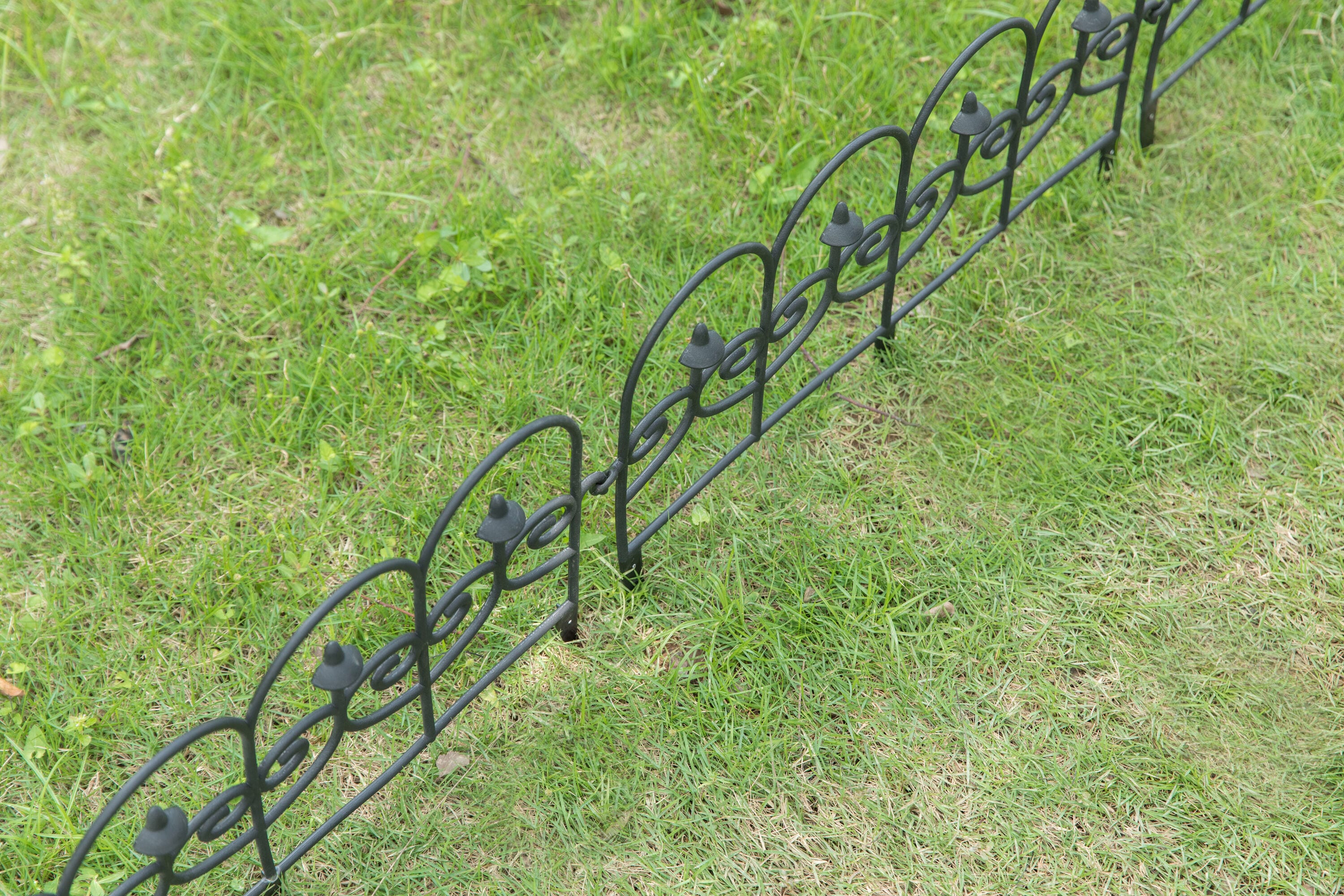 Gardenised 0.04-in Black Steel Corner Edging Stake QI003741.LB at Lowes.com