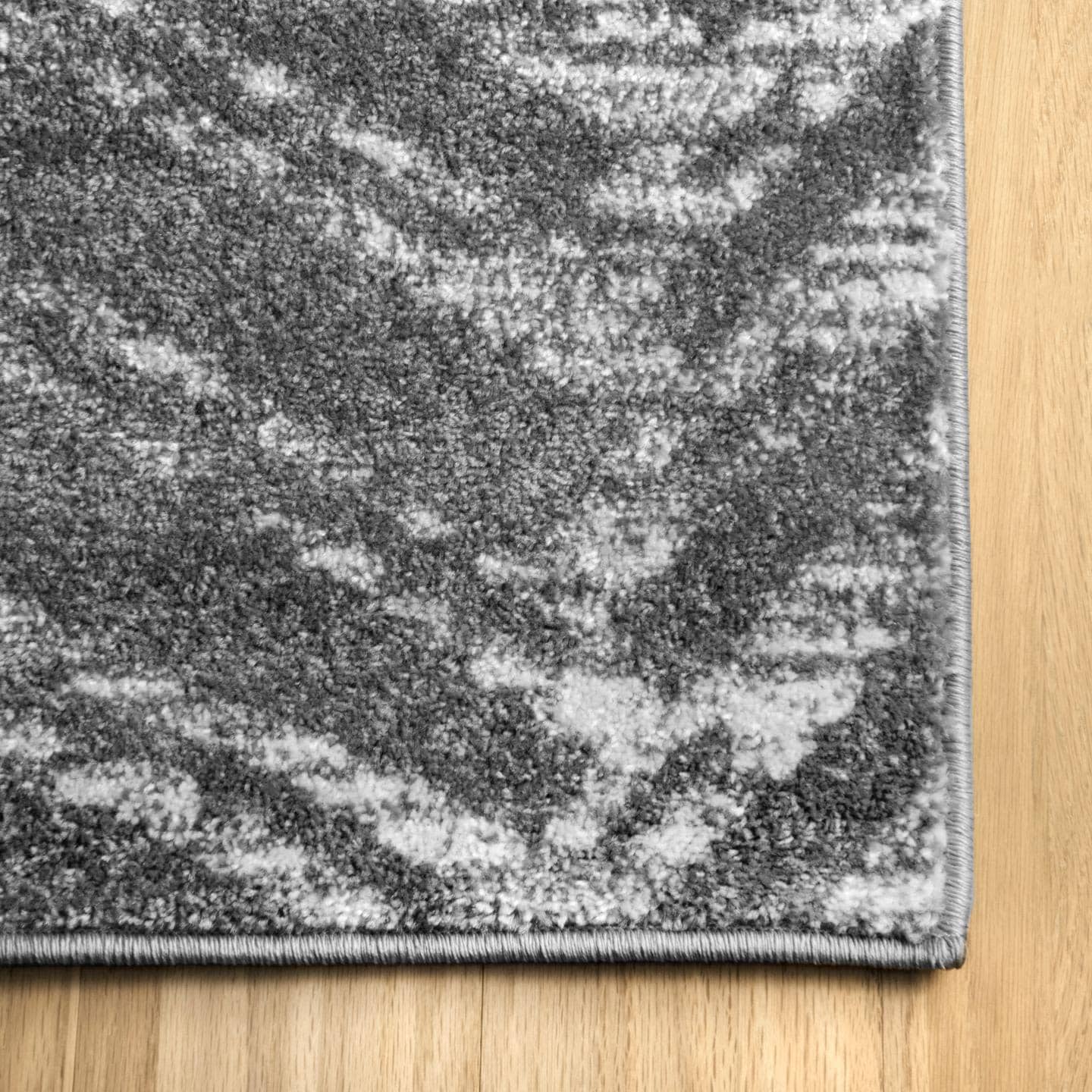 Reversible Rectangular Gray Synthetic 5' x 7' Easy-Care Rug