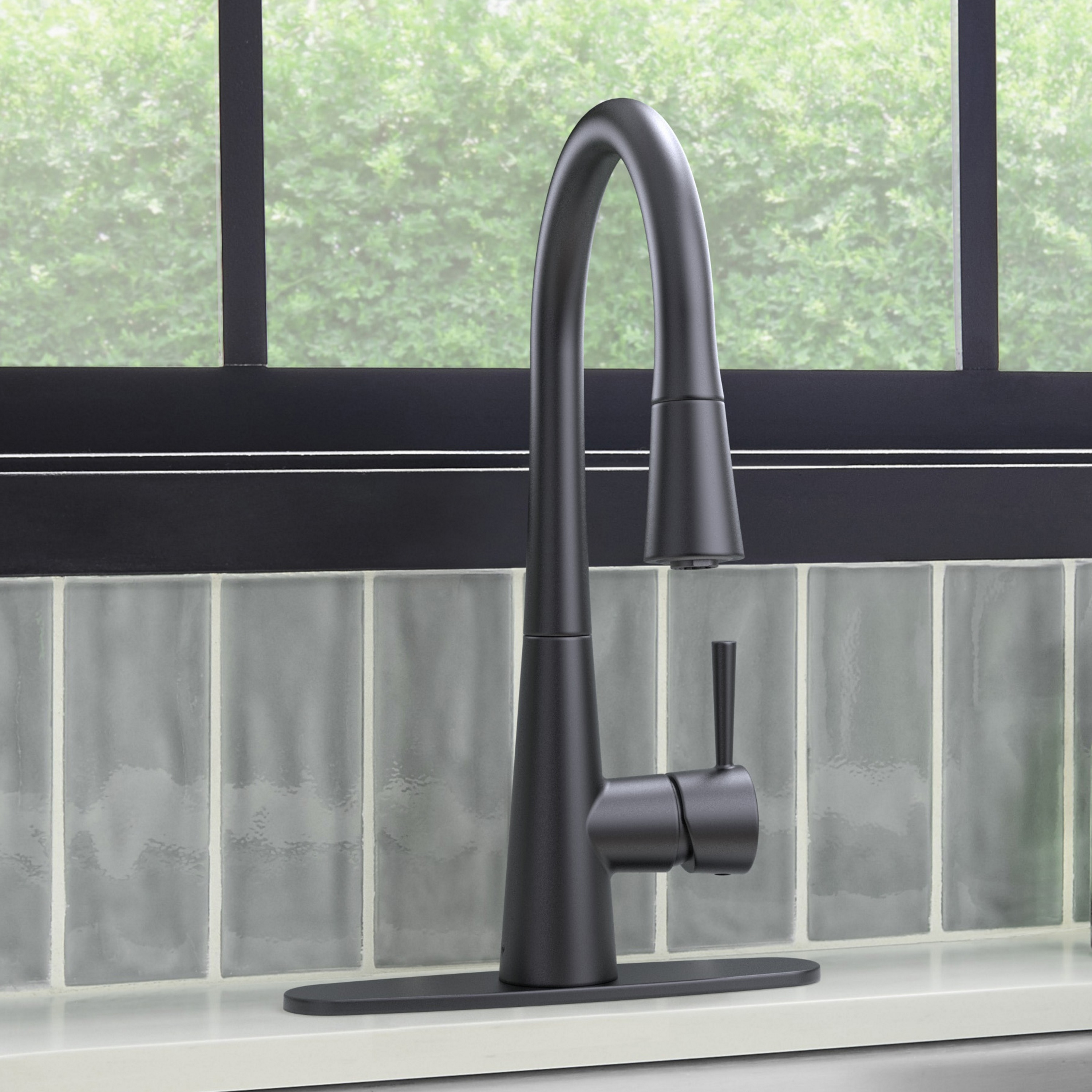 Origin 21 FP4AF261BL Keya Matte Black Single Handle Deck-mount Pull-down Kitchen Faucet with Sprayer ( Deck Plate Included )