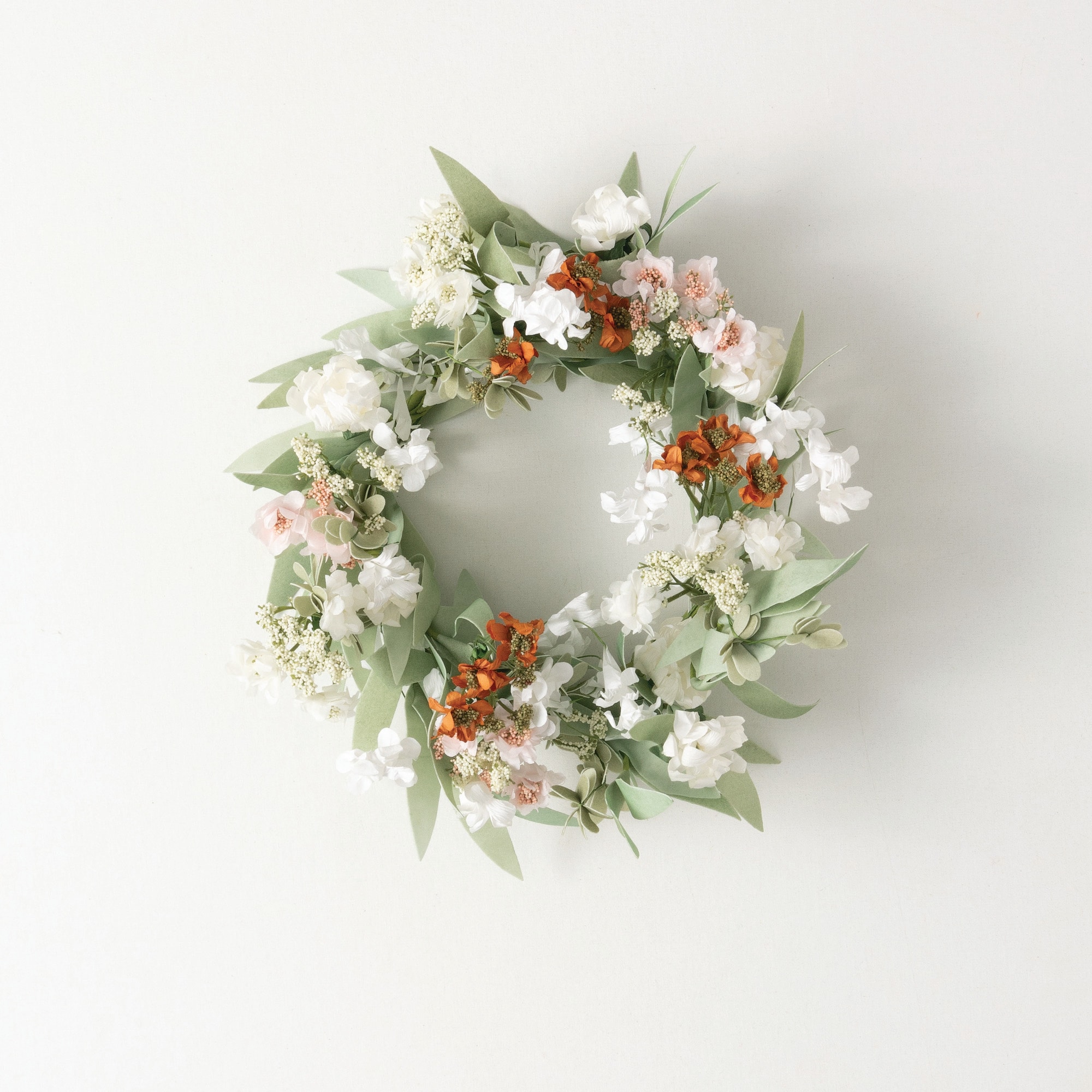 Sullivans MWF6 16.5-Inches White Indoor Desktop Wreath Artificial wreath