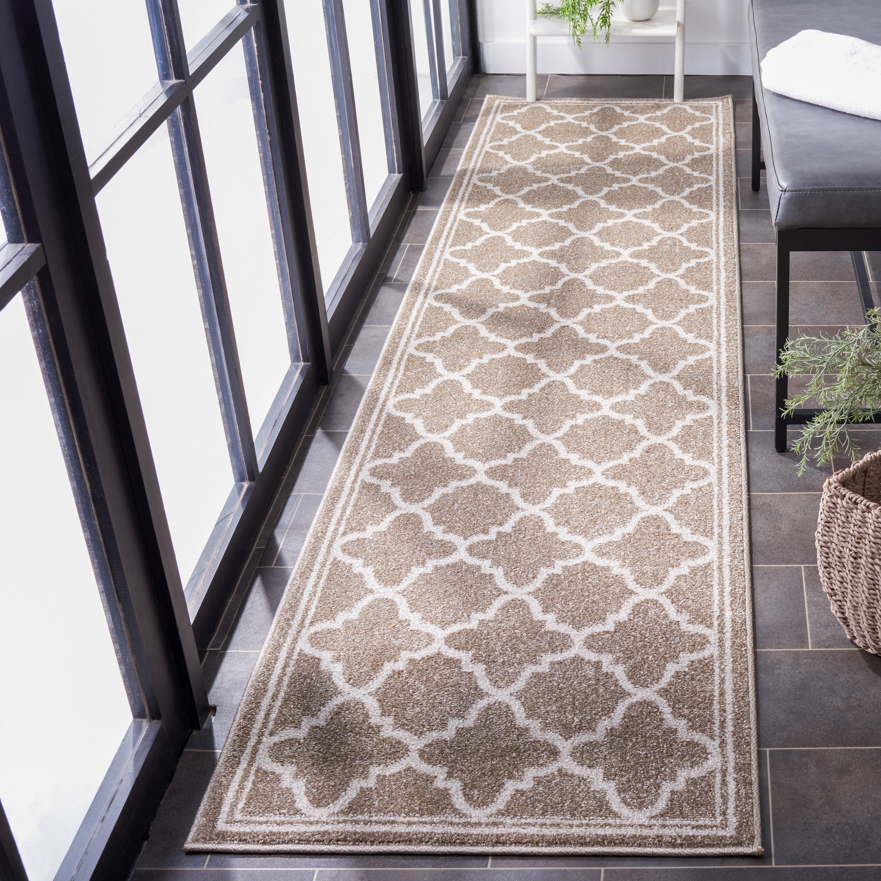 Safavieh AMT422S-211 Amherst Kelly 2 x 11 (ft) Loomed Synthetic Wheat/Beige Rectangular Indoor Trellis Runner rug