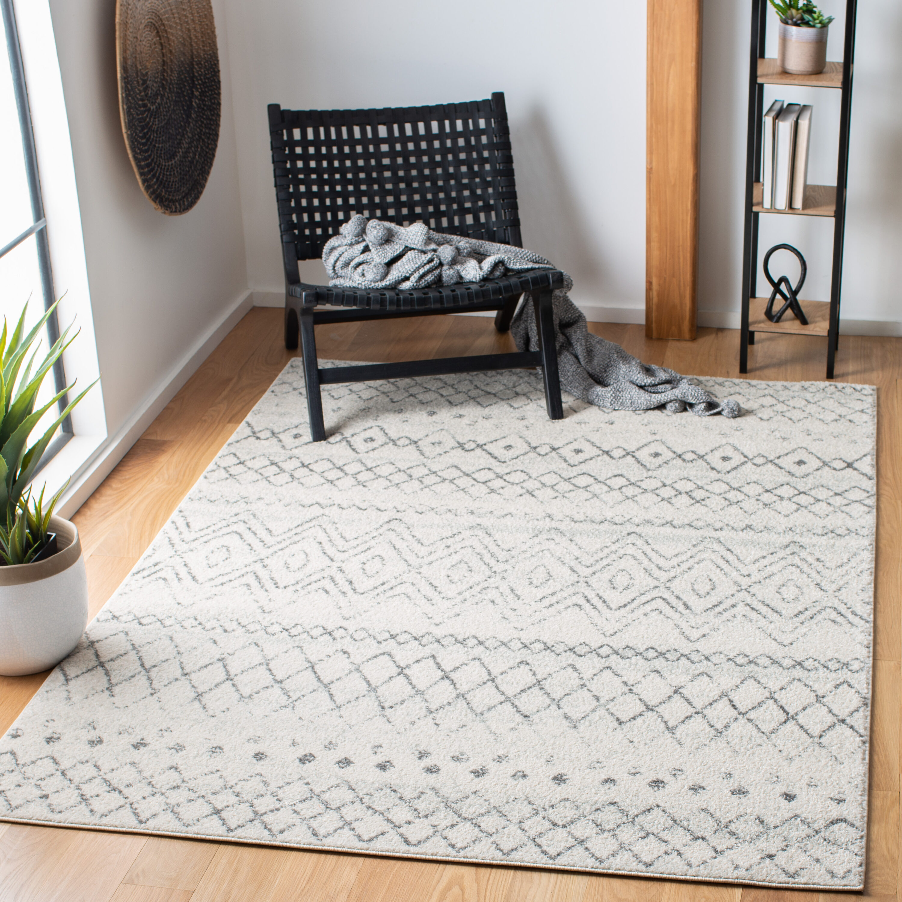 Safavieh MAD798D-4 Madison Kalab 4 x 6 (ft) Loomed Synthetic Ivory/Charcoal Rectangular Indoor Distressed/Overdyed Bohemian/Eclectic Area rug
