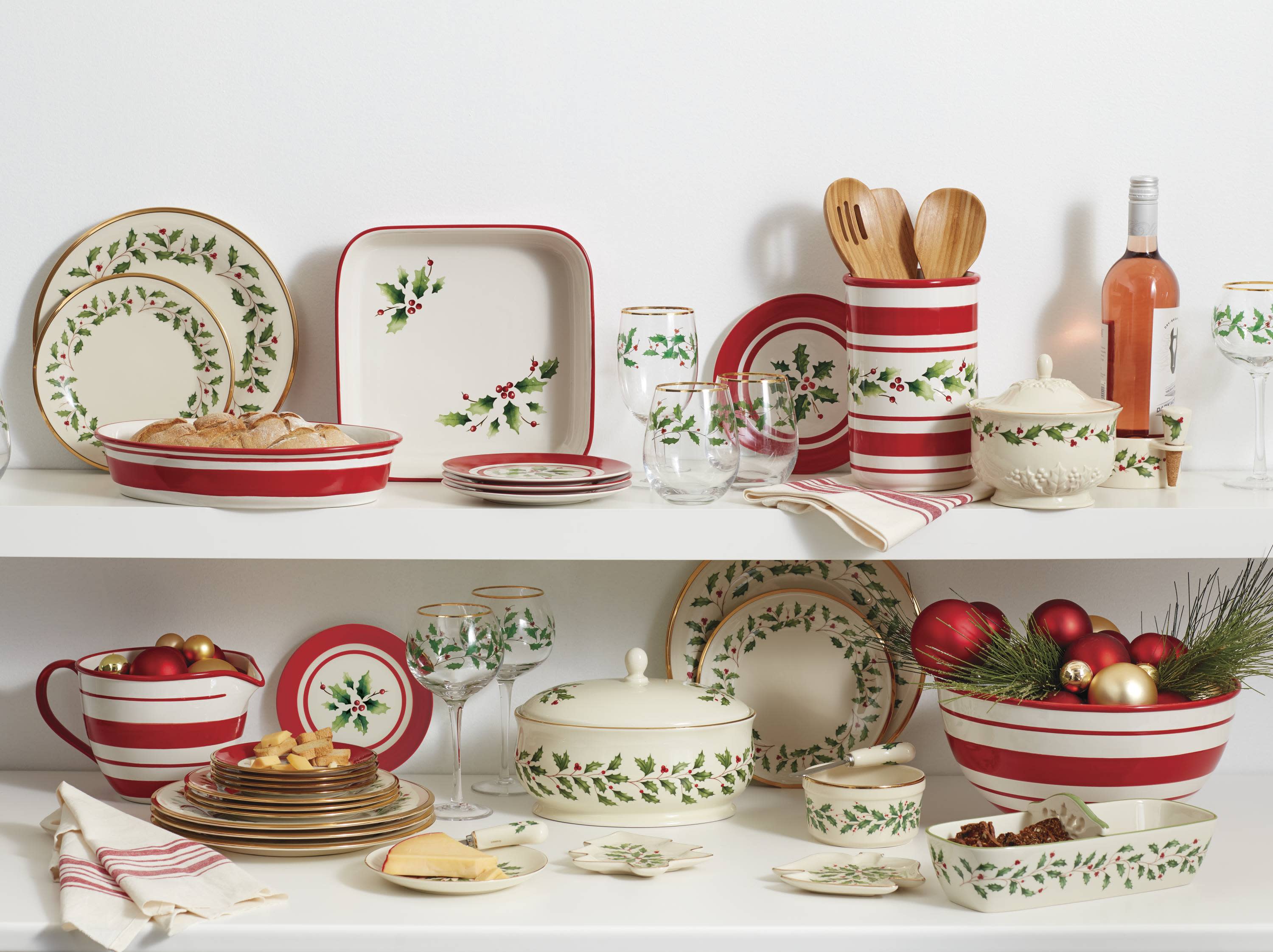 Lenox Holiday 12-Piece Porcelain Dinnerware Set with Gold Detailing