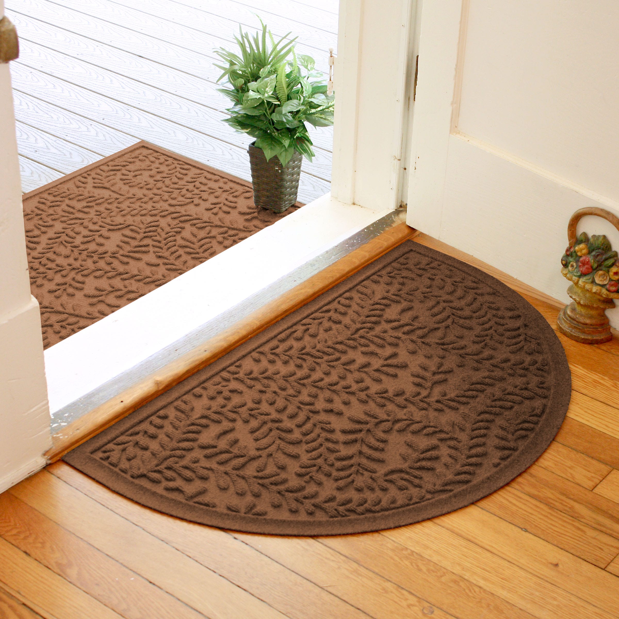 WaterHog 20563522439 2-ft x 3-ft Dark Brown Polyester Half-round Indoor or outdoor Decorative Door mat