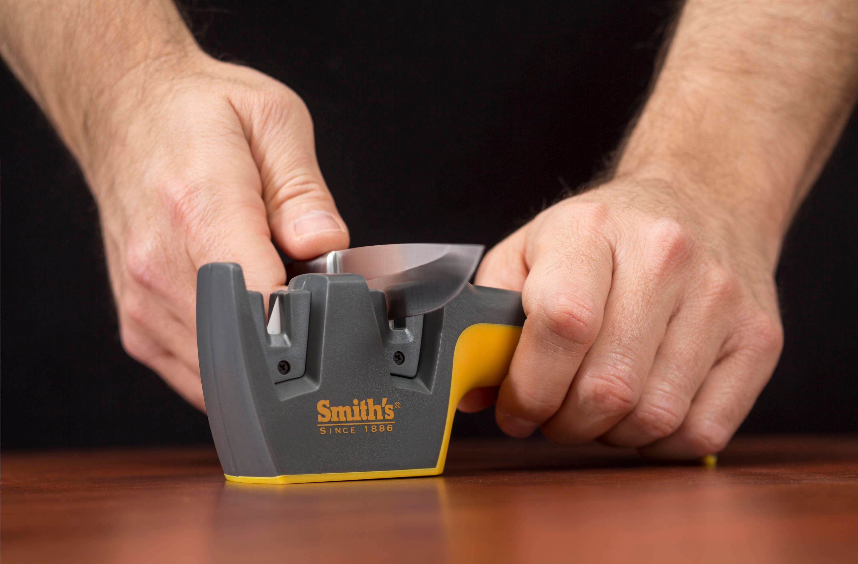 Smith's Consumer Products Store. EDGE PRO PULL-THRU KNIFE SHARPENER