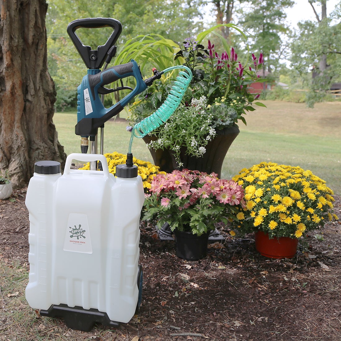  BLACK+DECKER Battery Powered 4-Gallon Backpack Sprayer,  Battery and Charger Included : Patio, Lawn & Garden