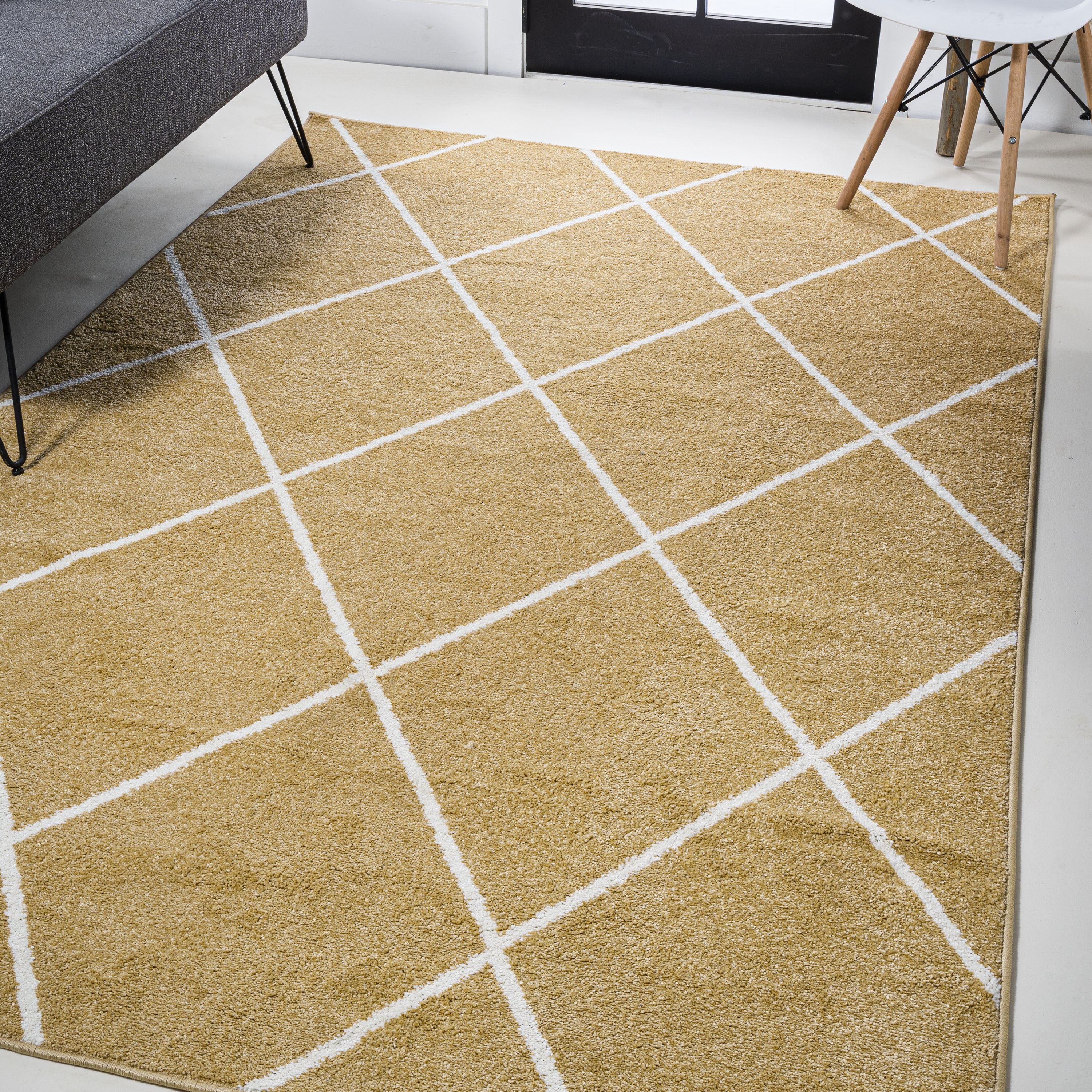 JONATHAN  Y SEU102E-5 SUPERSOFT Cole Minimalist Diamond 5 x 8 (ft) Loomed Polypropylene Gold/White Rectangular Indoor Geometric Mid-Century Modern Area rug