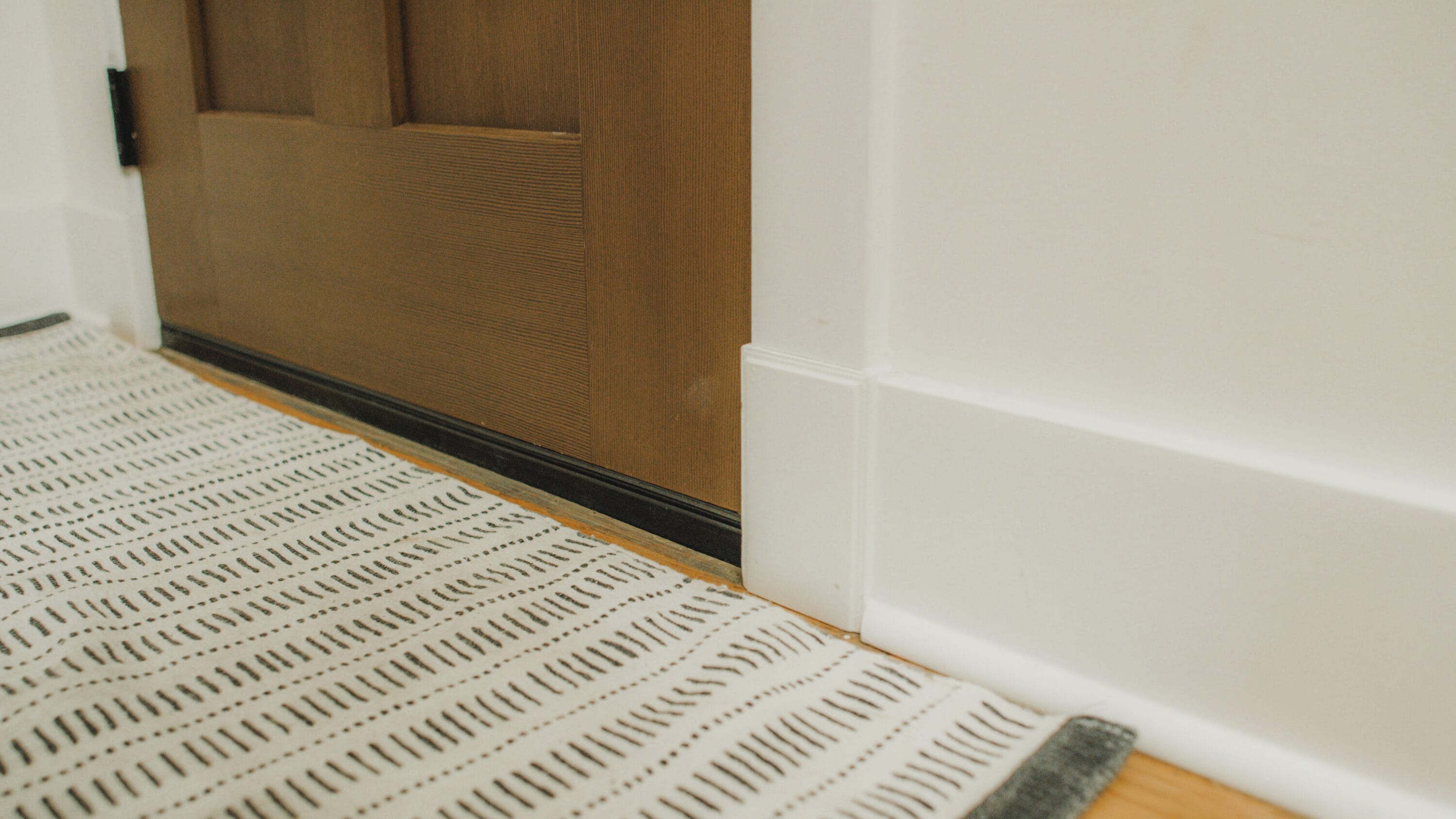 Ornamental Mouldings EV1403PBPRIMED plinths - View #2