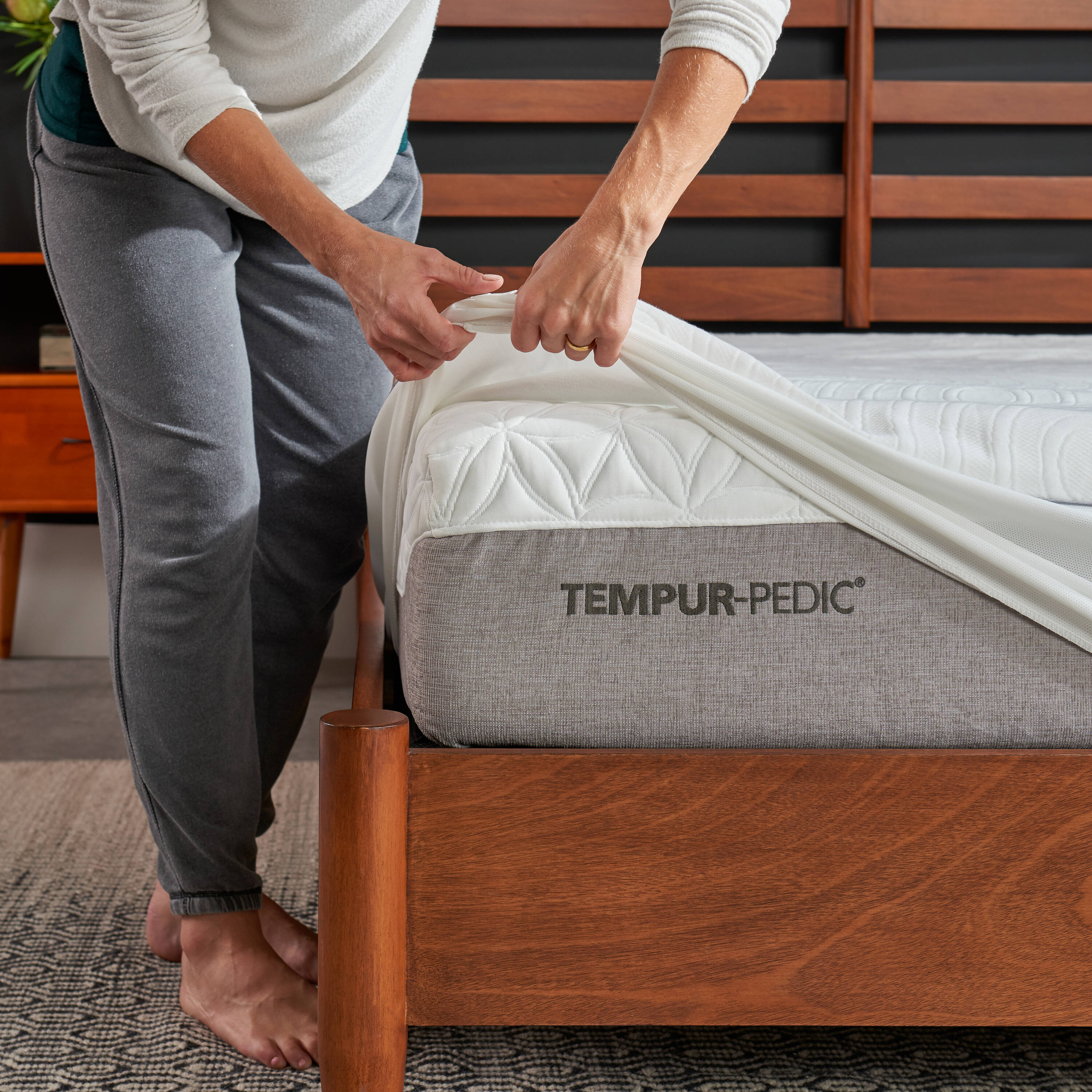 Tempur-pedic Polyester Queen Encasement Hypoallergenic Mattress Cover 