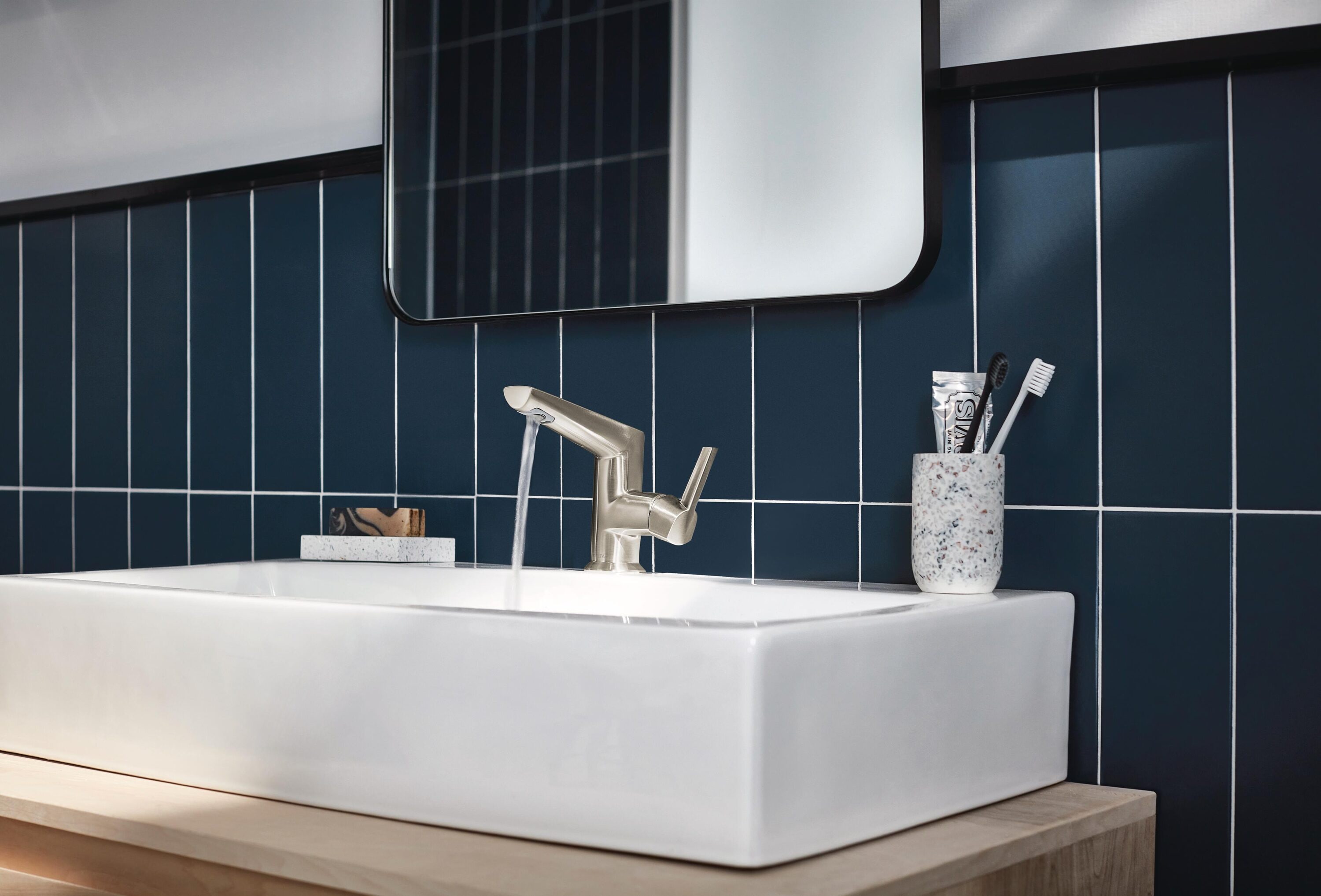 Delta Galeon Contemporary Single Hole Bathroom Faucet, Lumicoat Stainless
